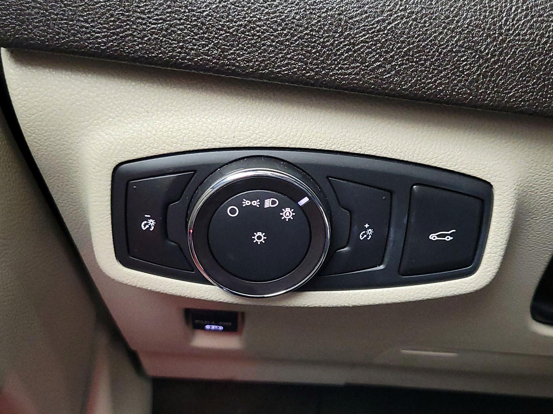 Thumbnail: 2019 Lincoln MKC - 13