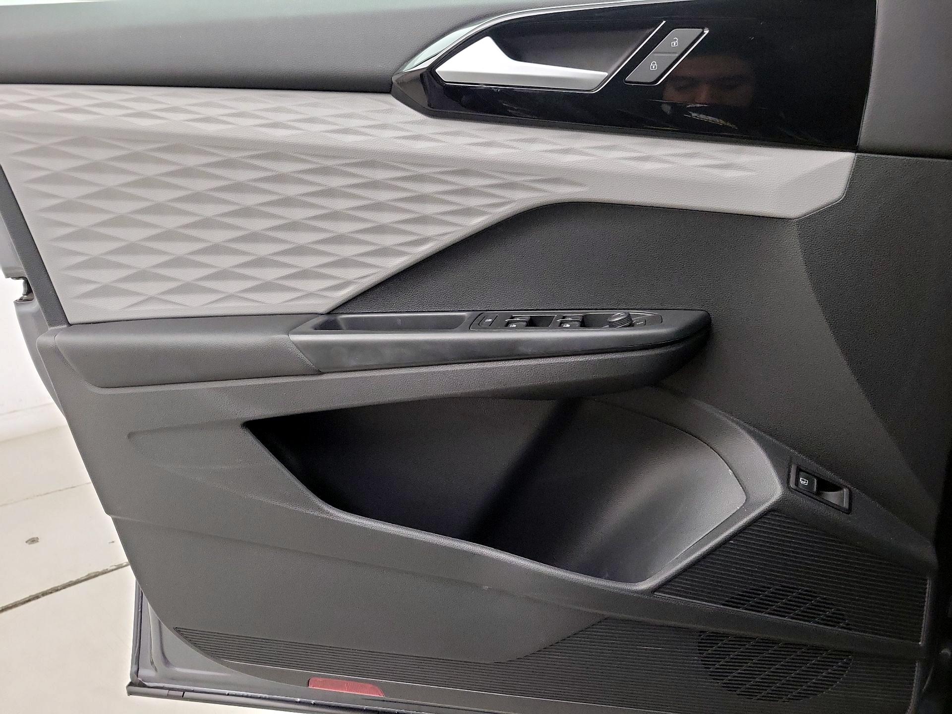 Thumbnail: 2022 Volkswagen Taos - 12