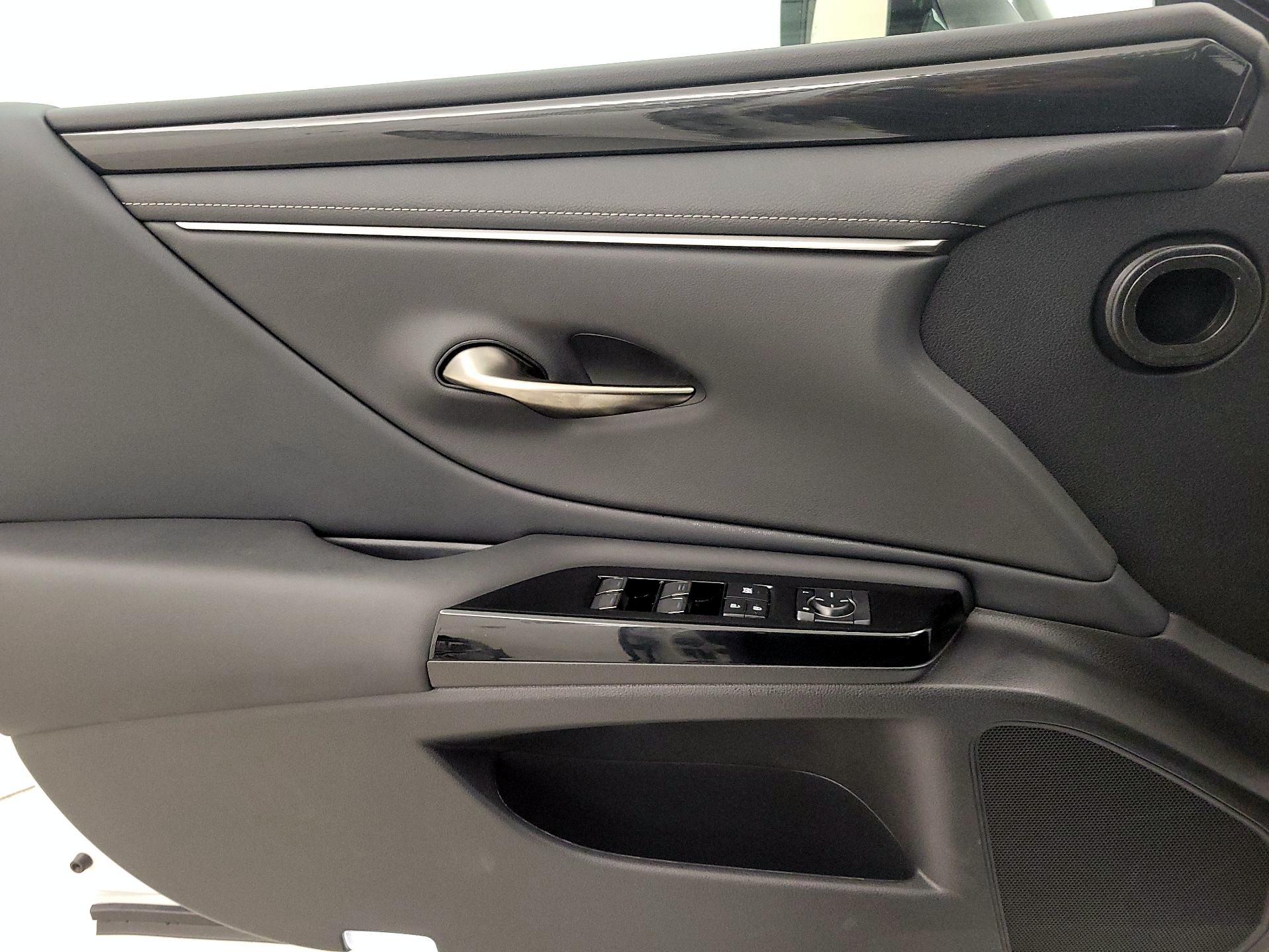 Thumbnail: 2025 Lexus ES - 12