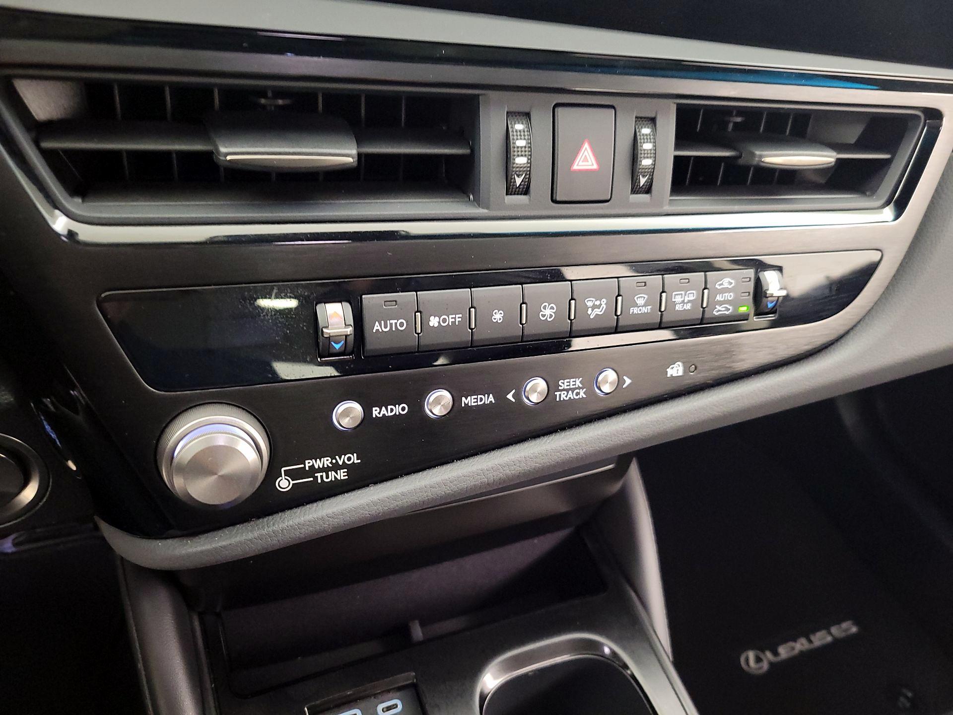 Thumbnail: 2025 Lexus ES - 16