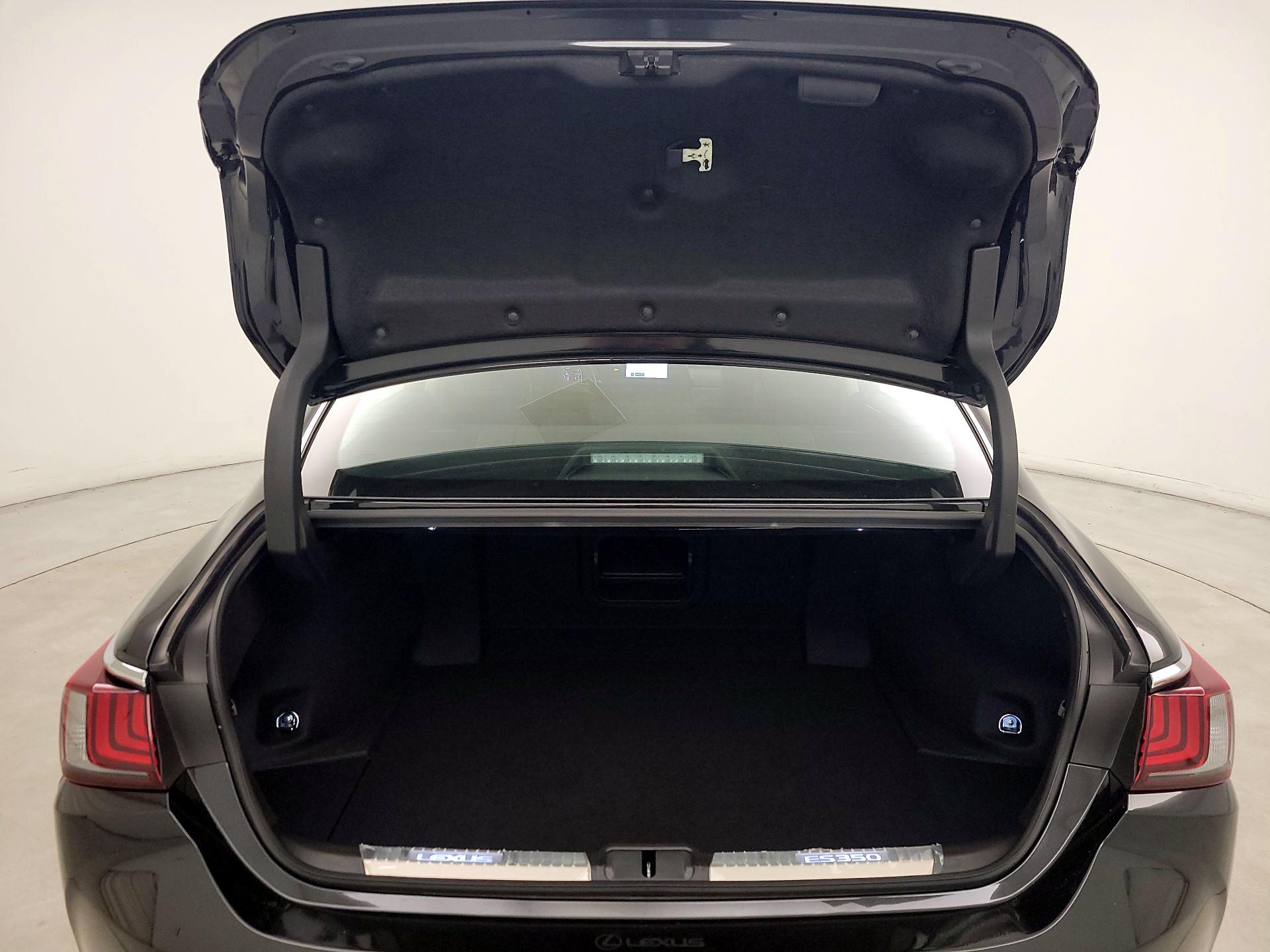 Thumbnail: 2025 Lexus ES - 17