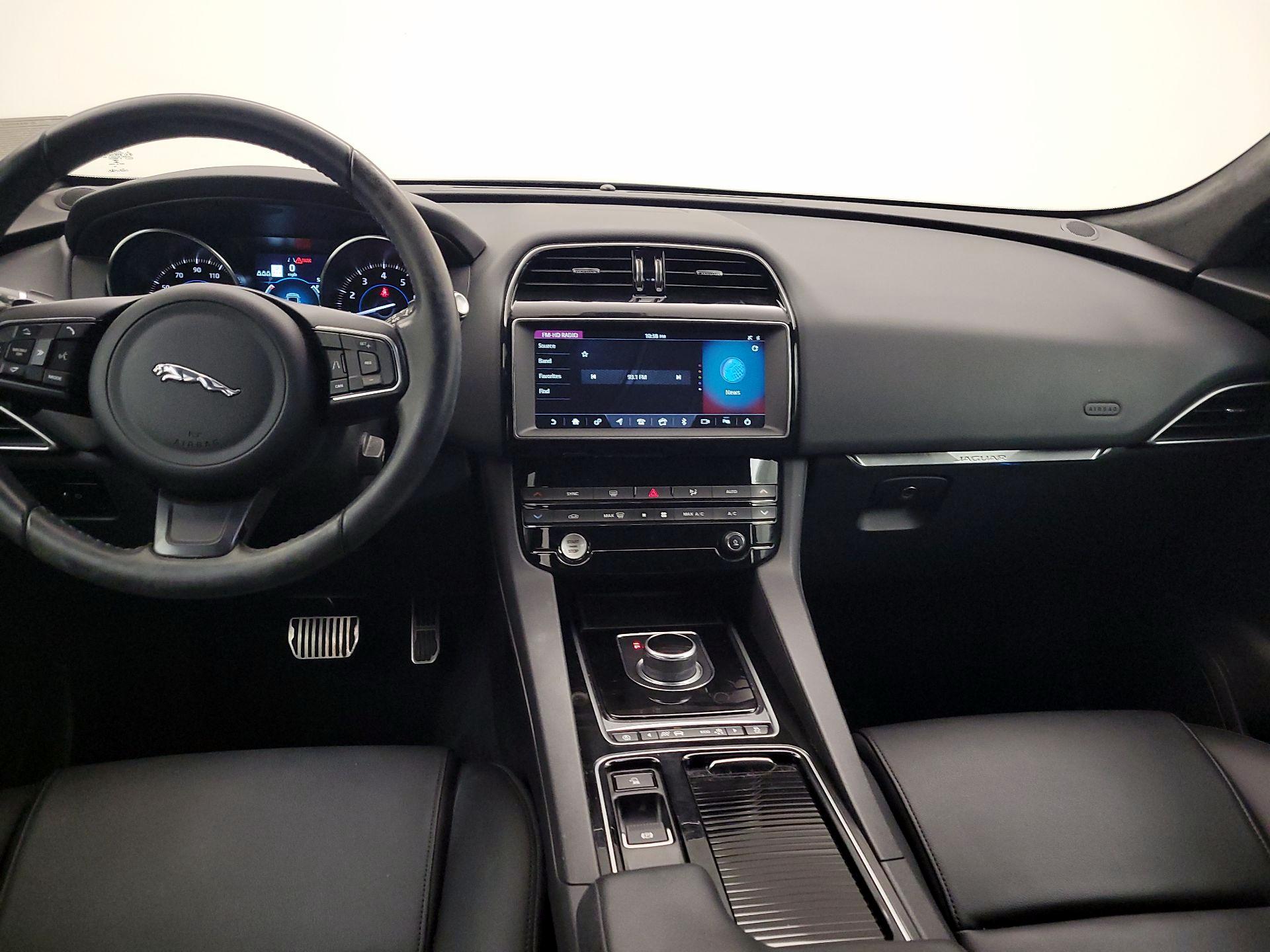 Thumbnail: 2019 Jaguar F-Pace - 9