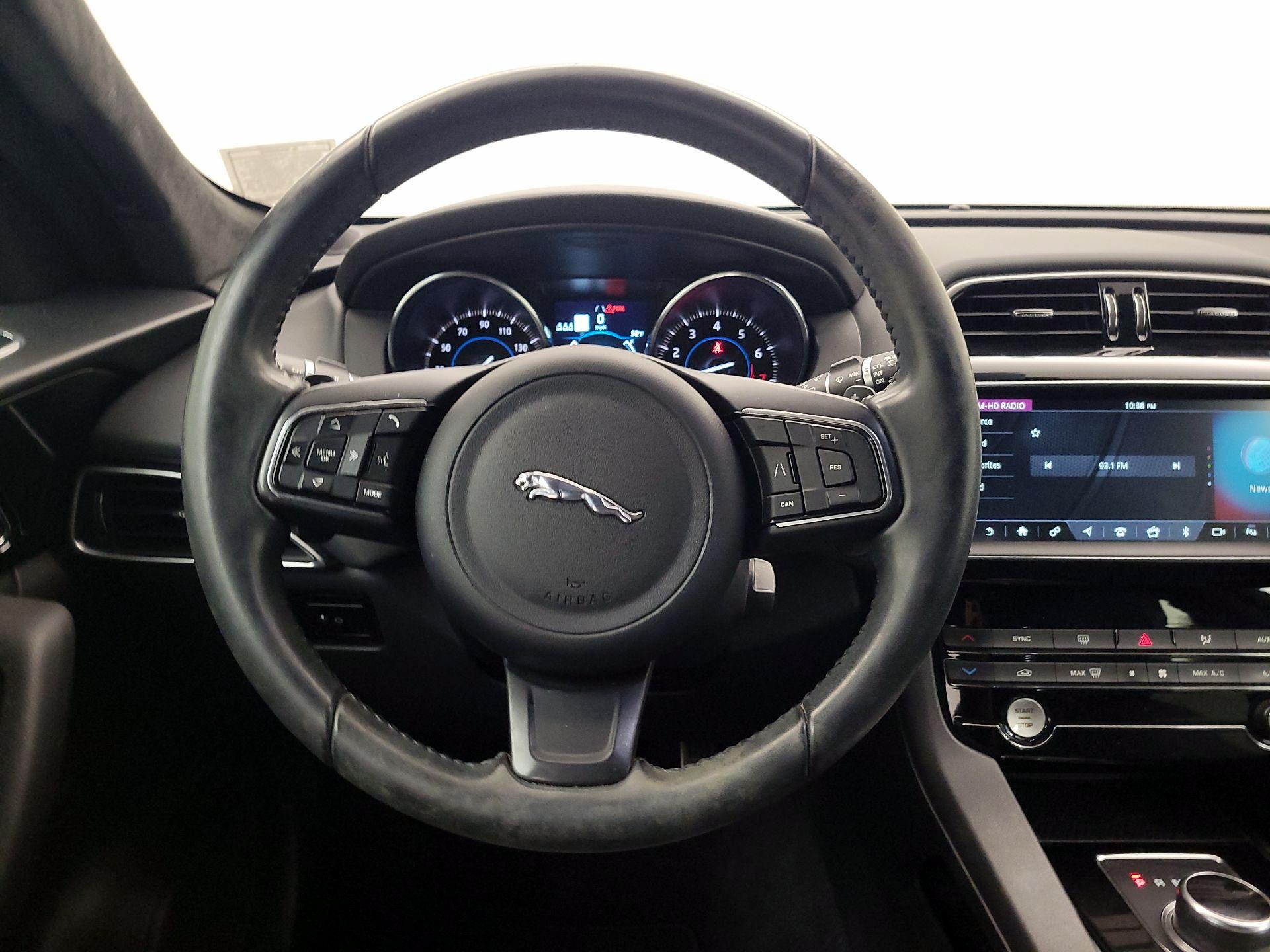 Thumbnail: 2019 Jaguar F-Pace - 10