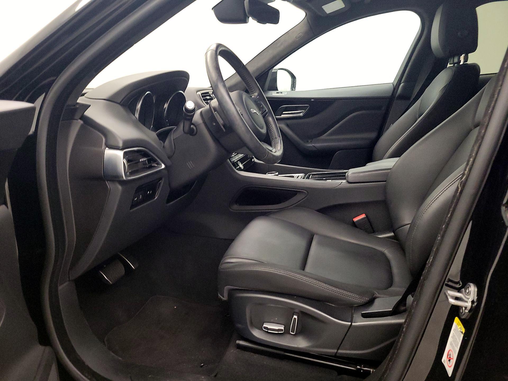 Thumbnail: 2019 Jaguar F-Pace - 11