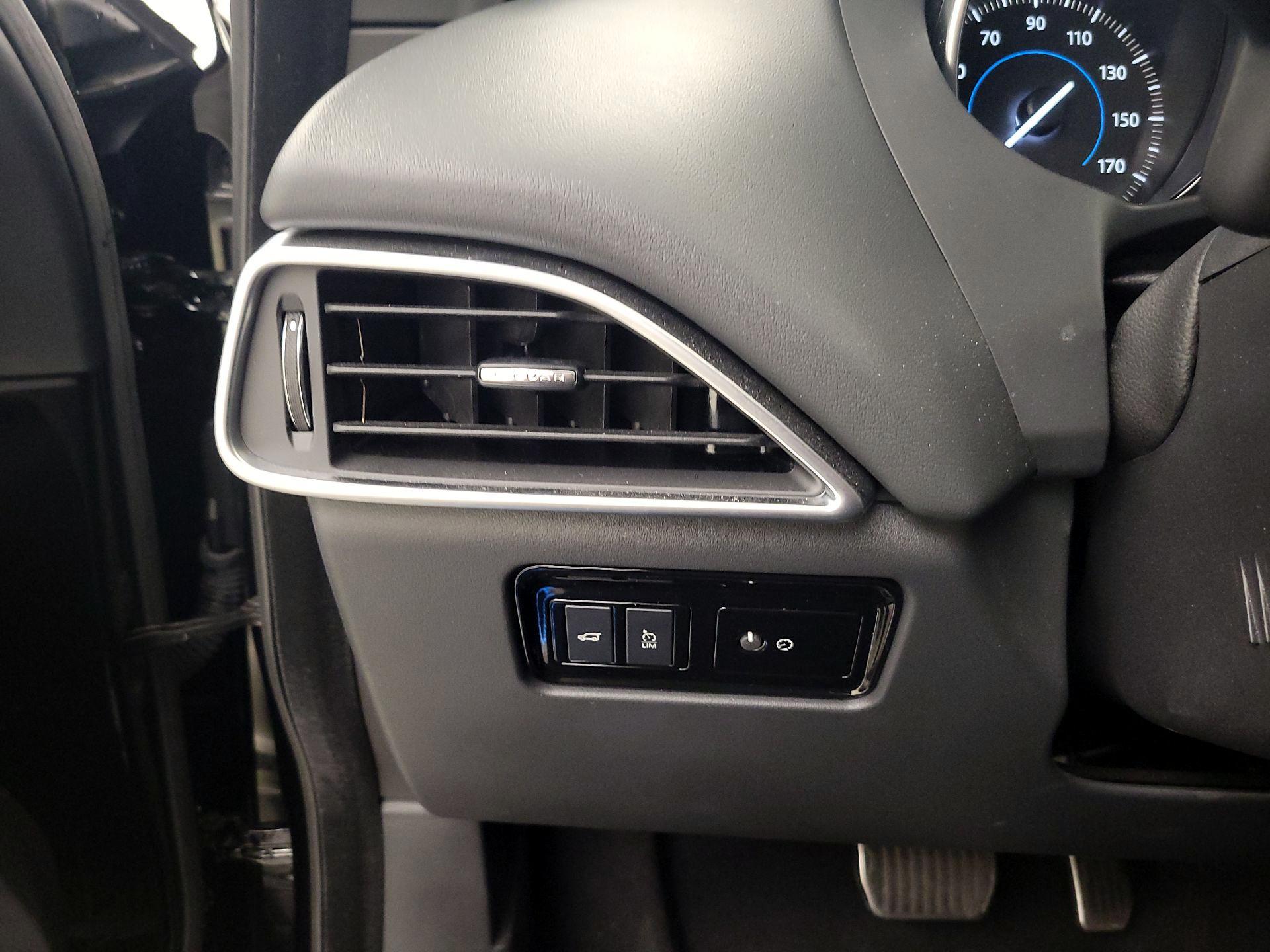 Thumbnail: 2019 Jaguar F-Pace - 13