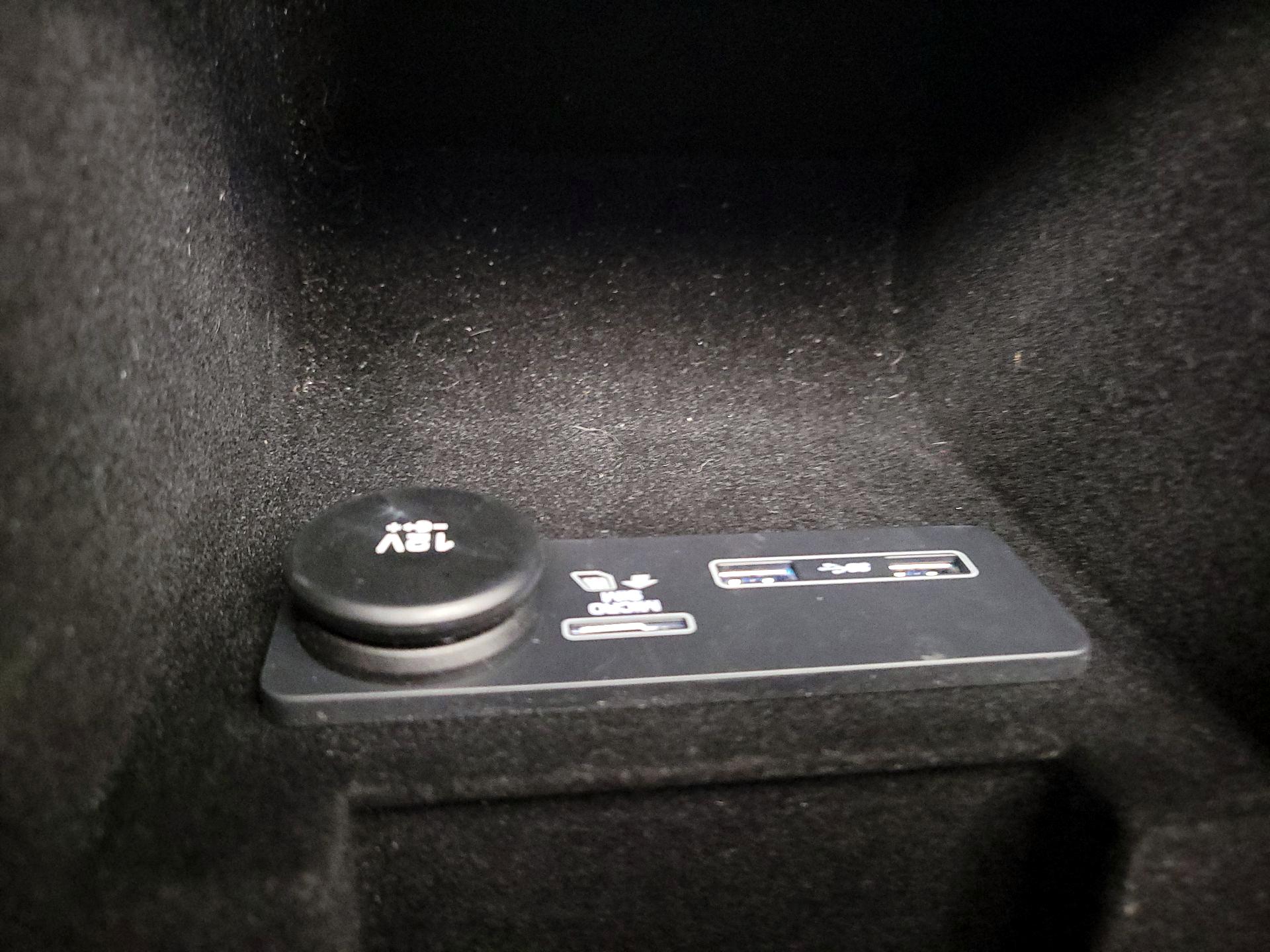 Thumbnail: 2019 Jaguar F-Pace - 18