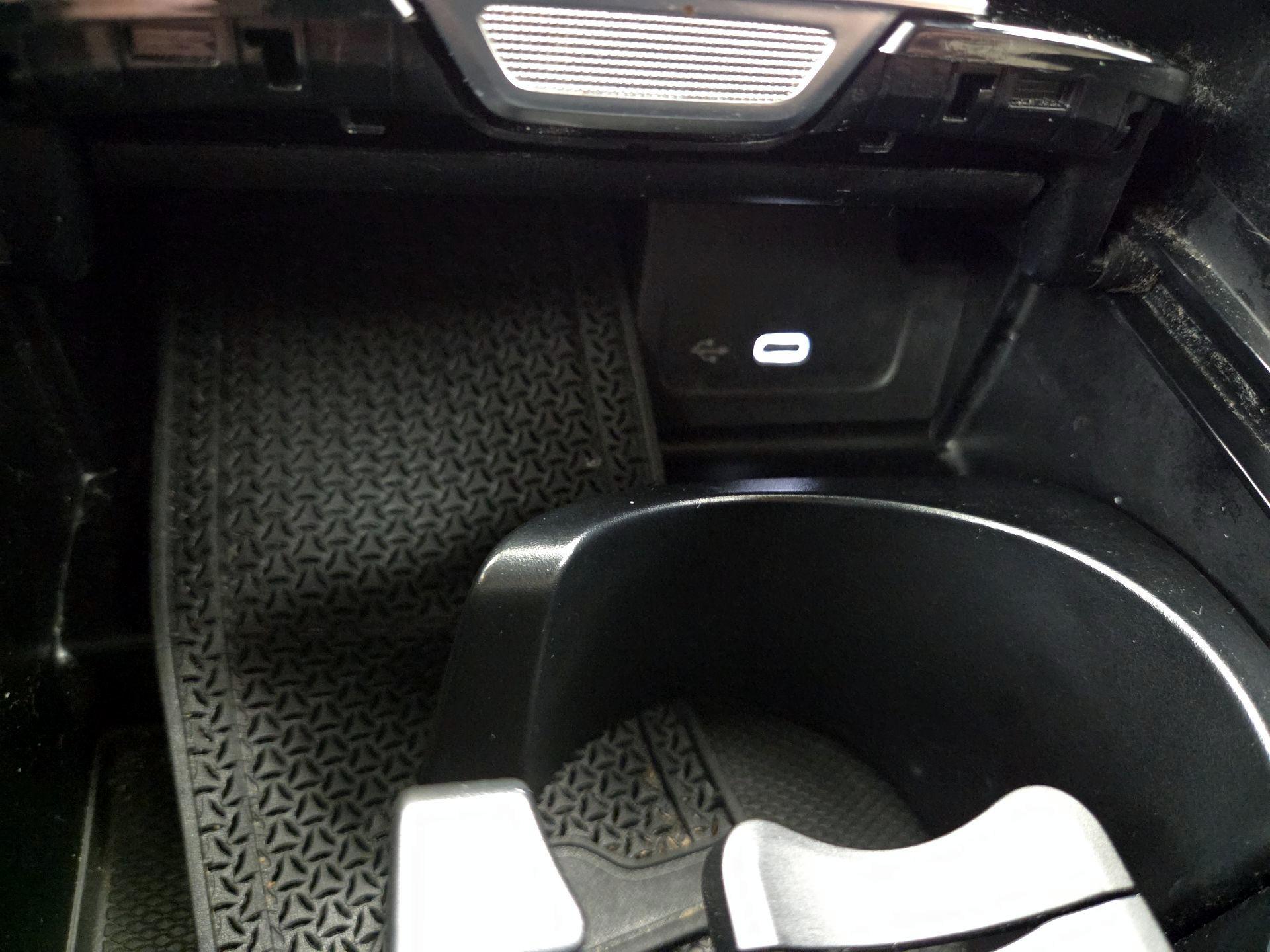 Thumbnail: 2023 Mercedes-Benz C-Class - 18