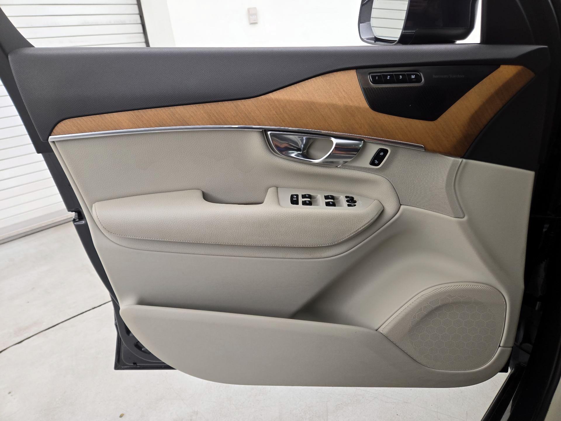 Thumbnail: 2021 Volvo XC90 - 12