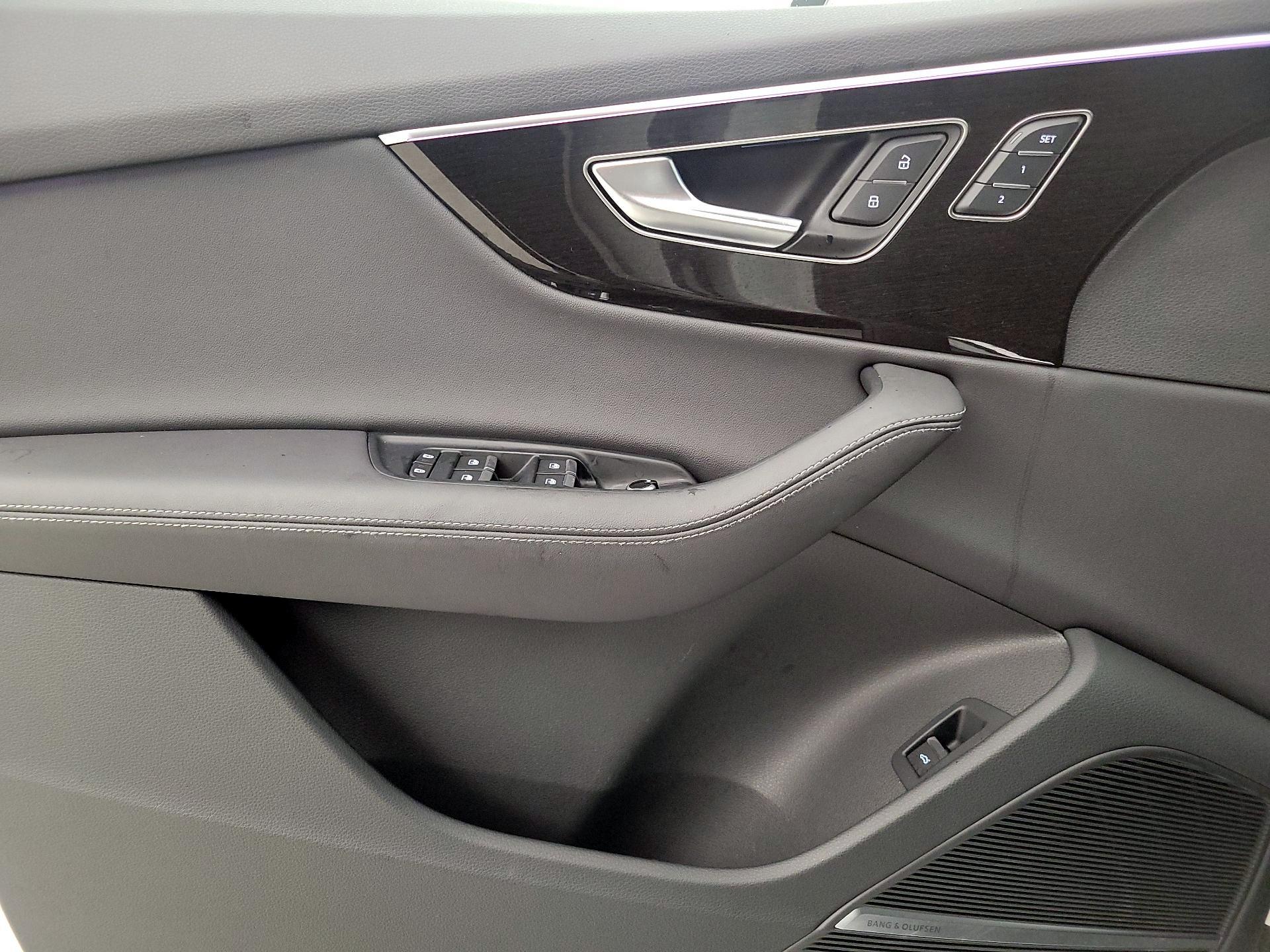 Thumbnail: 2025 Audi Q7 - 12