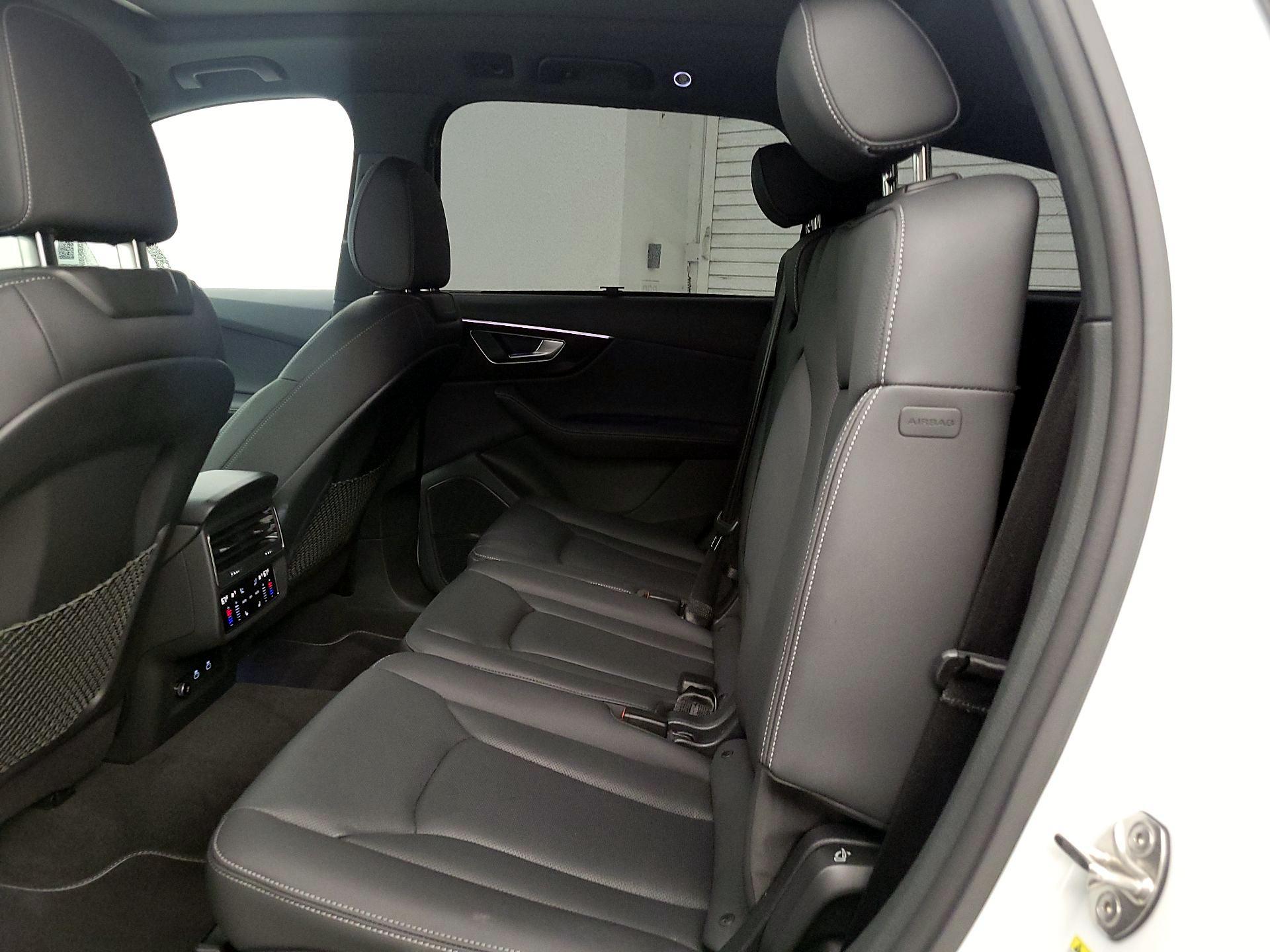 Thumbnail: 2025 Audi Q7 - 19