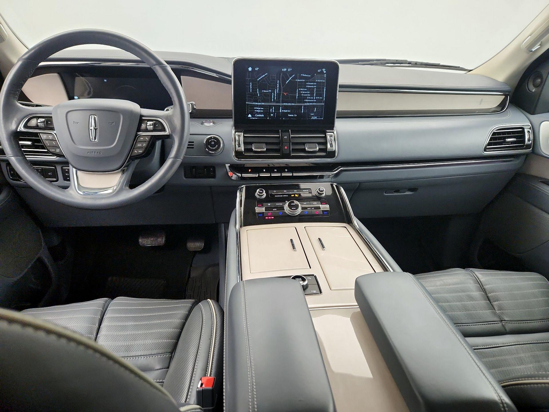 Thumbnail: 2019 Lincoln Navigator L - 9