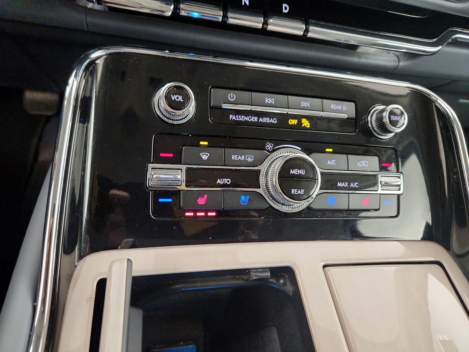 Thumbnail: 2019 Lincoln Navigator L - 17