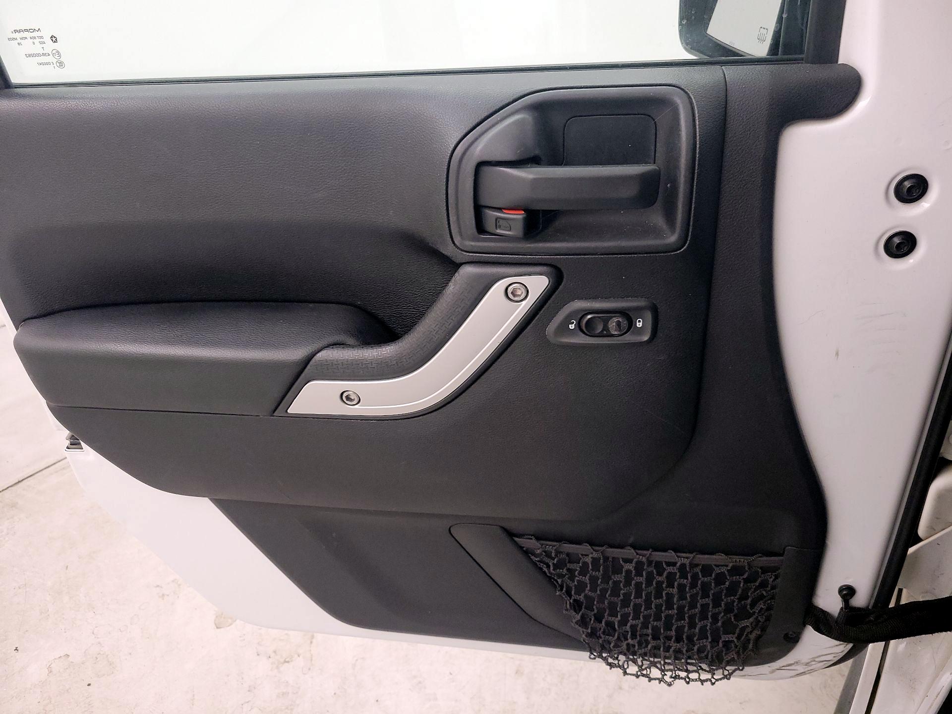 Thumbnail: 2016 Jeep Wrangler - 12