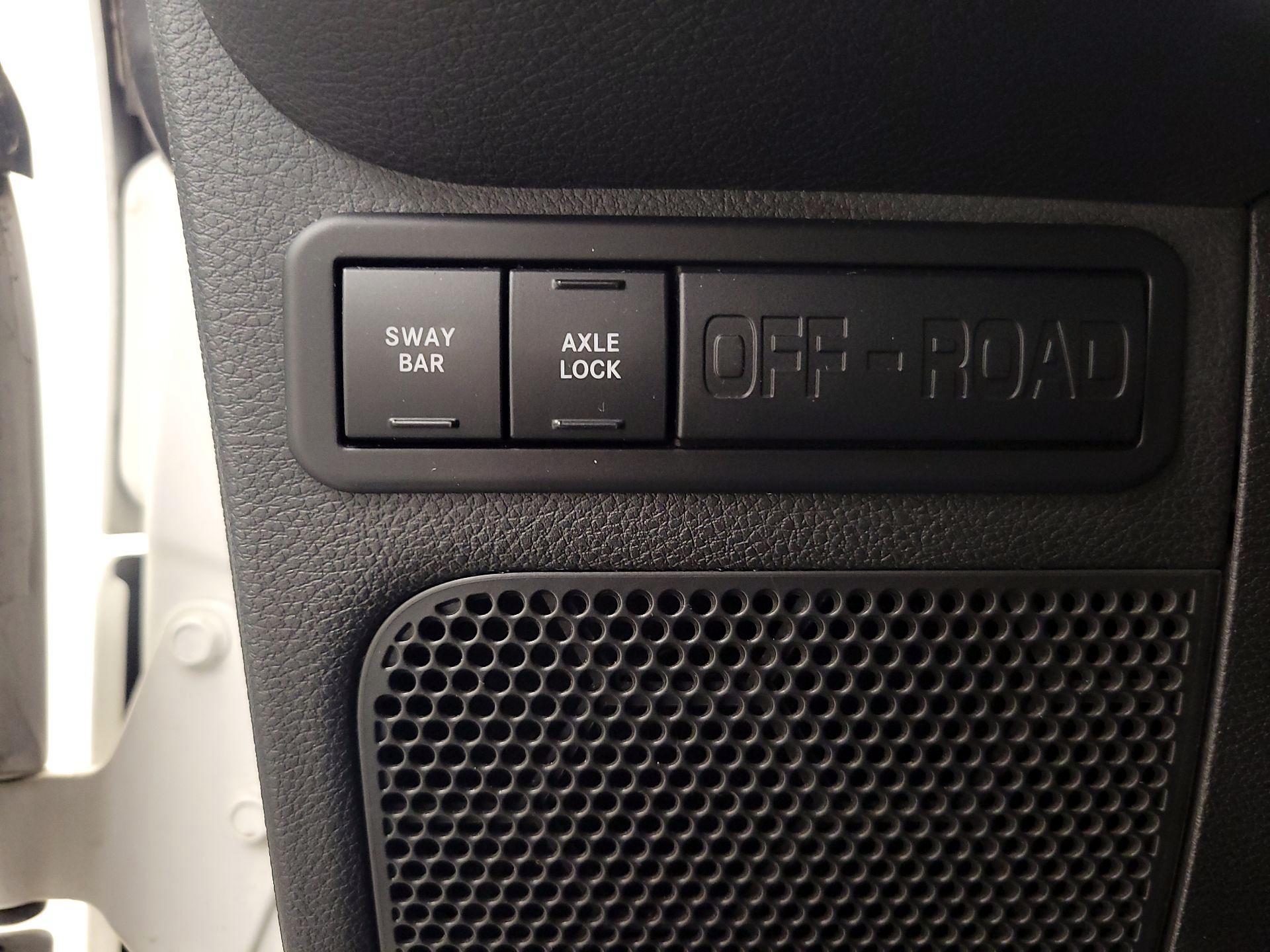 Thumbnail: 2016 Jeep Wrangler - 13