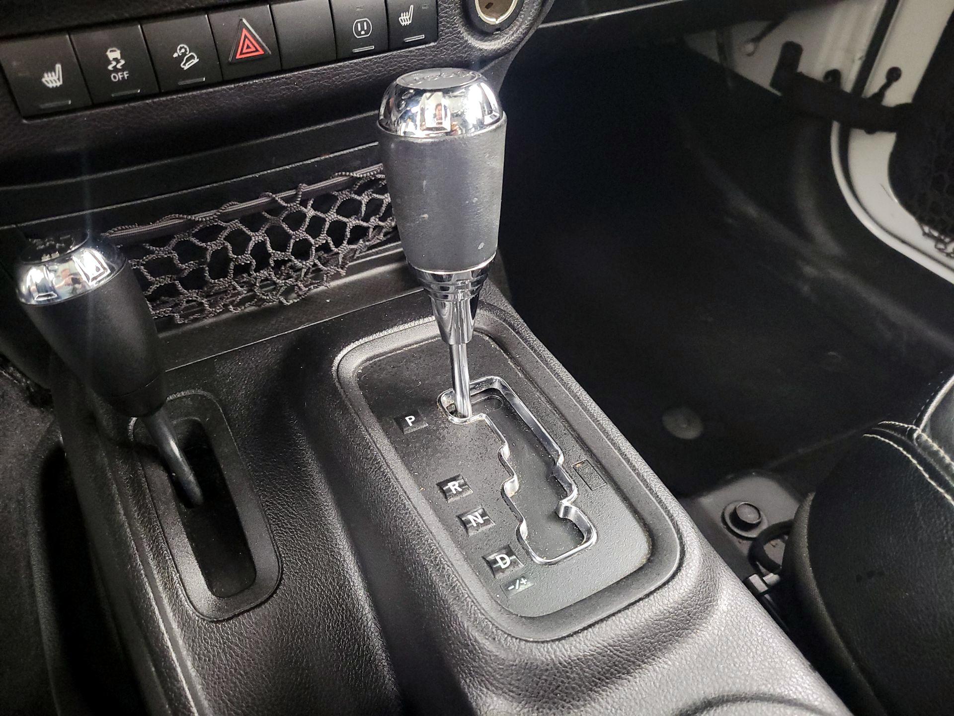 Thumbnail: 2016 Jeep Wrangler - 16
