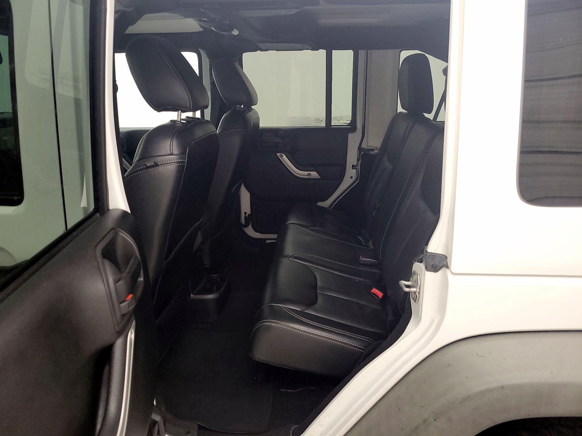 Thumbnail: 2016 Jeep Wrangler - 18