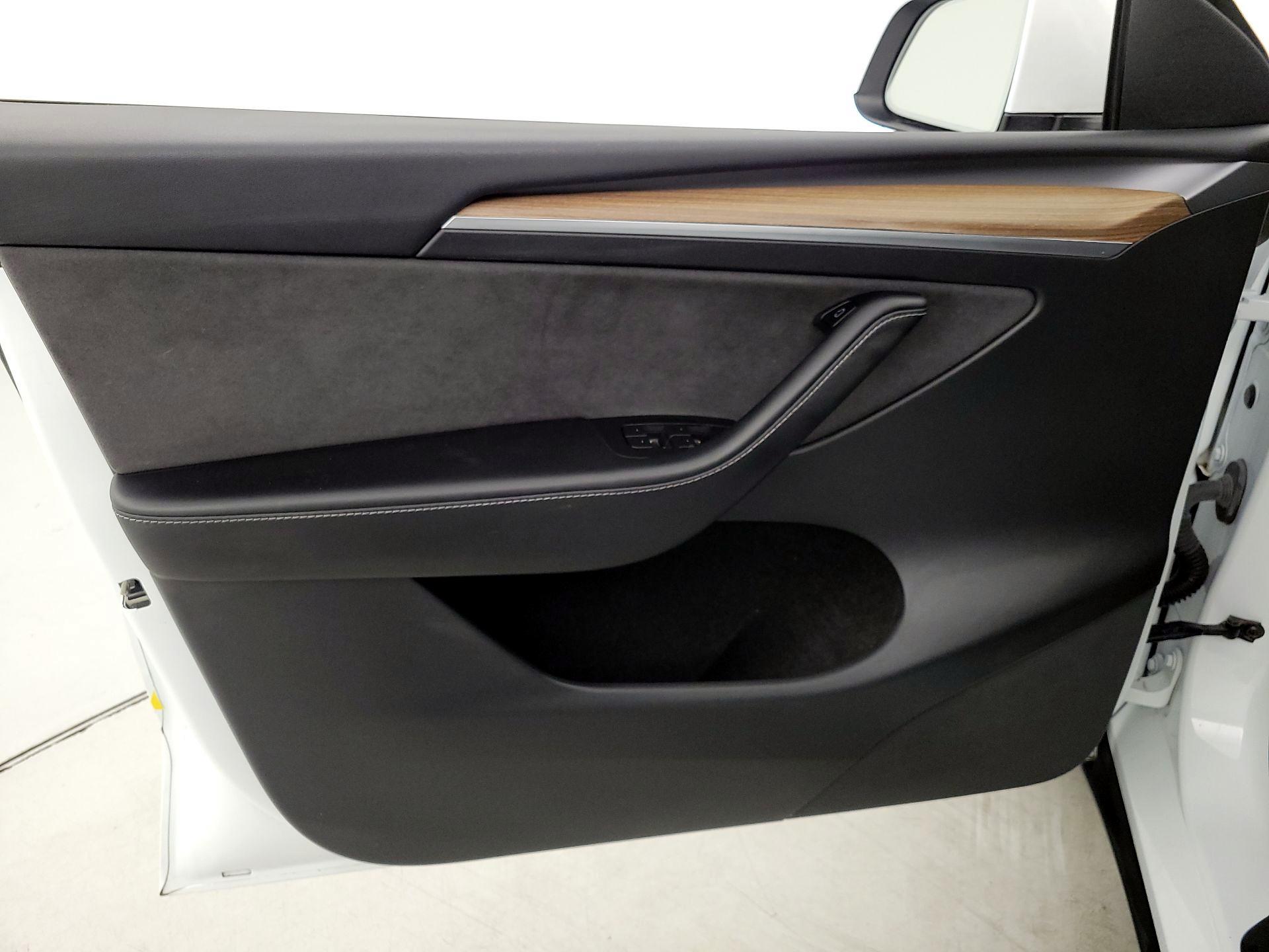 Thumbnail: 2022 Tesla Model Y - 12