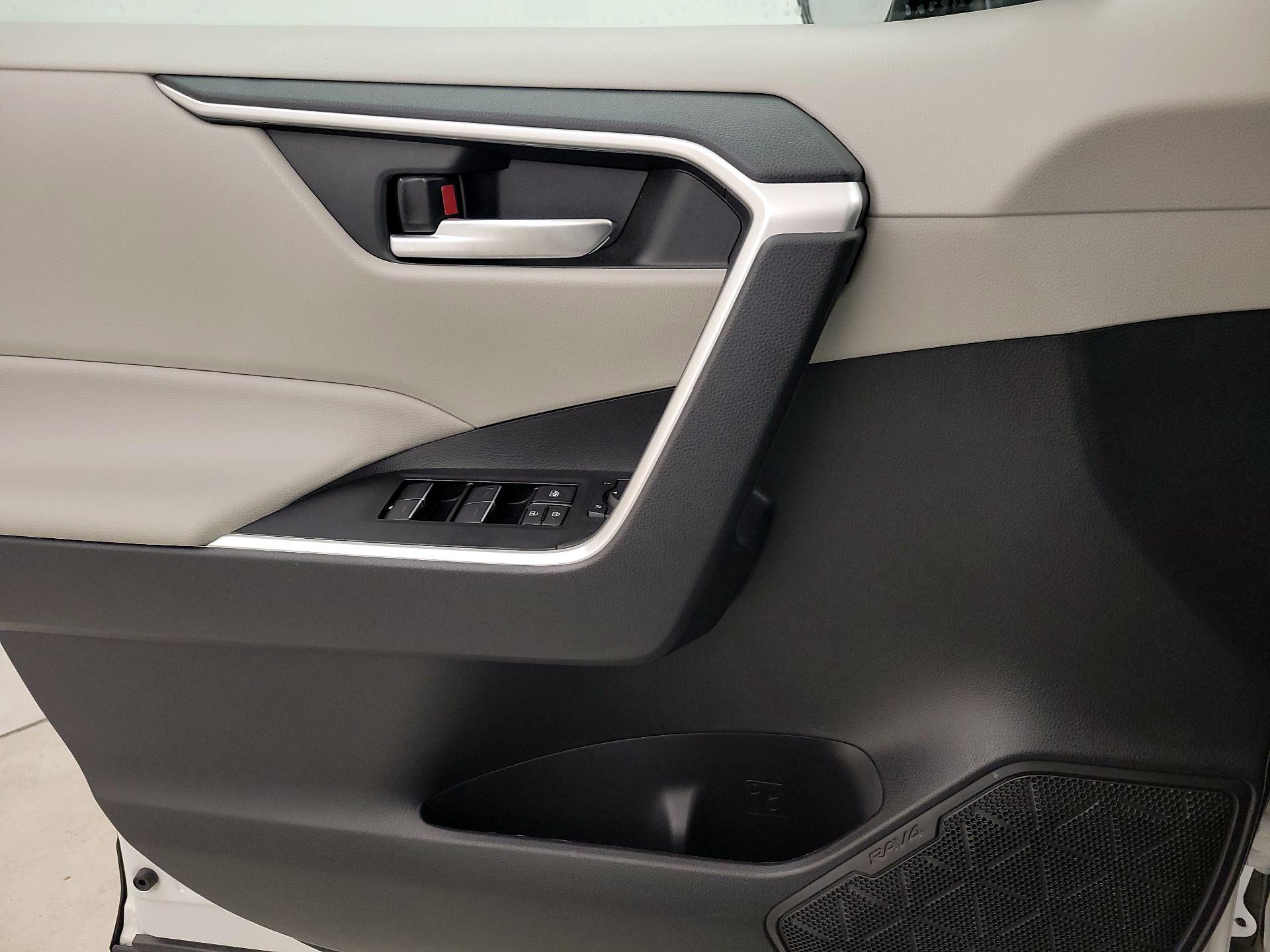 Thumbnail: 2025 Toyota RAV4 - 12