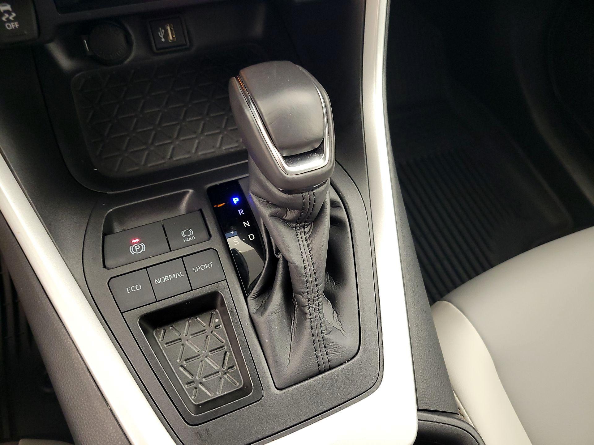 Thumbnail: 2025 Toyota RAV4 - 17