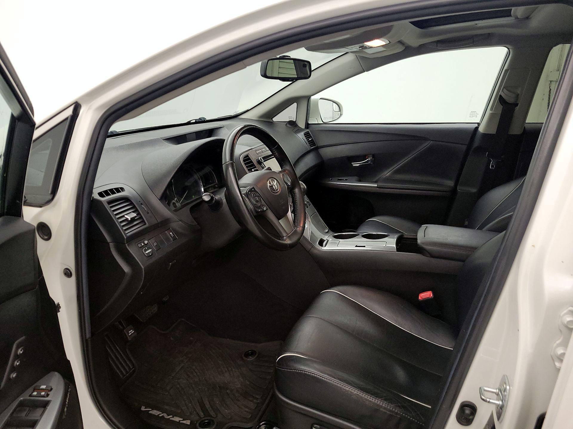 Thumbnail: 2014 Toyota Venza - 11