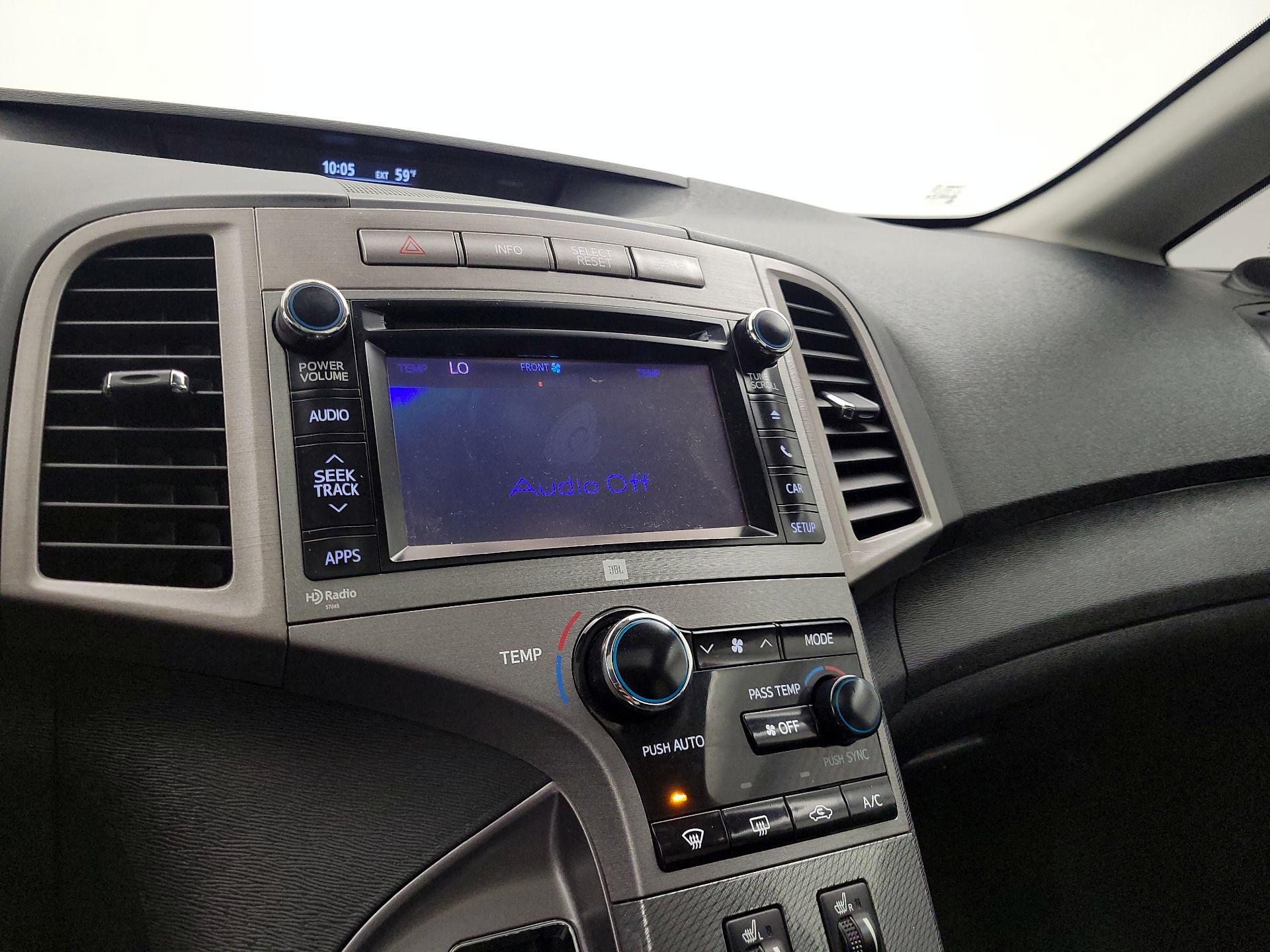 Thumbnail: 2014 Toyota Venza - 16