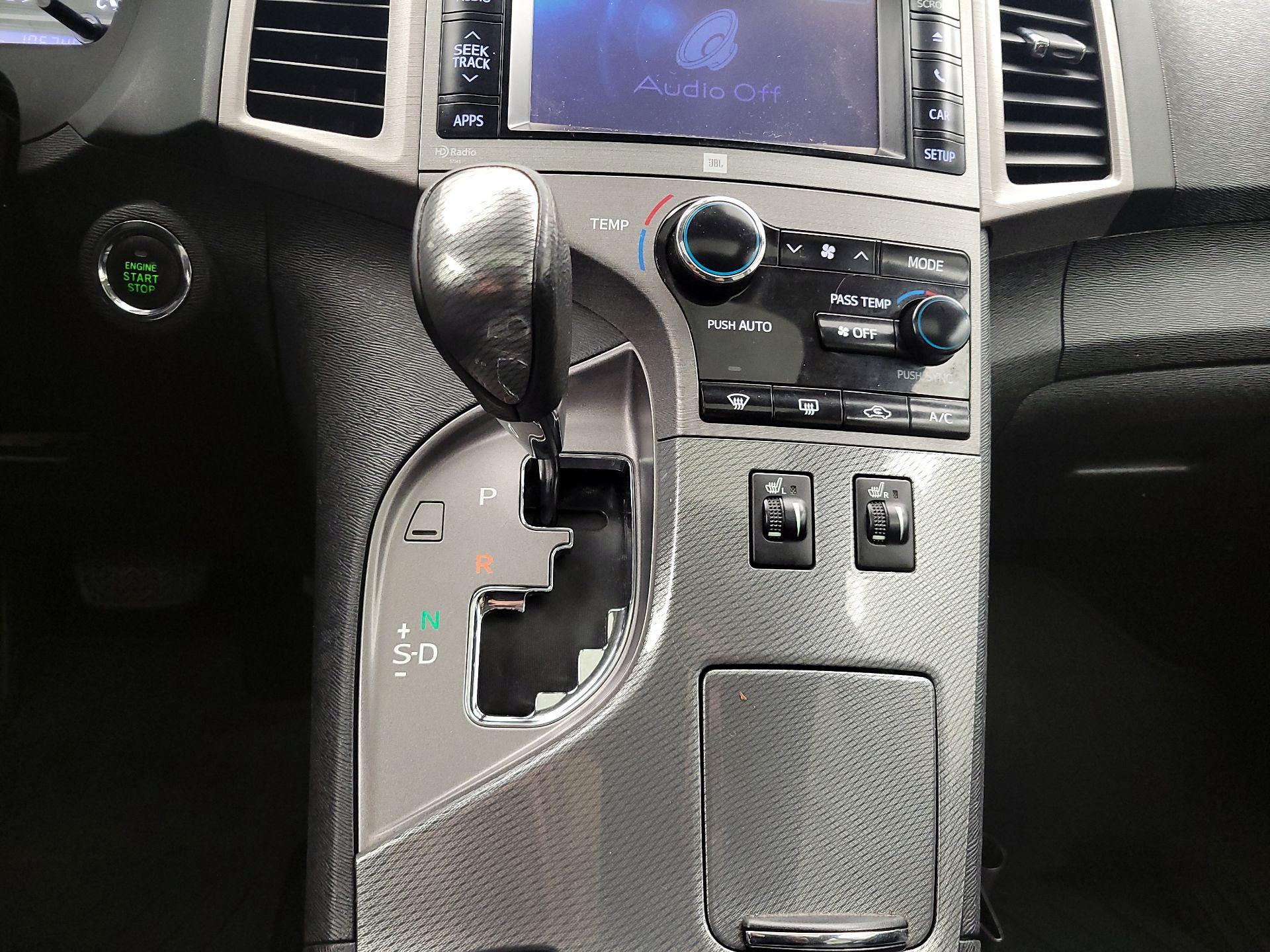 Thumbnail: 2014 Toyota Venza - 17