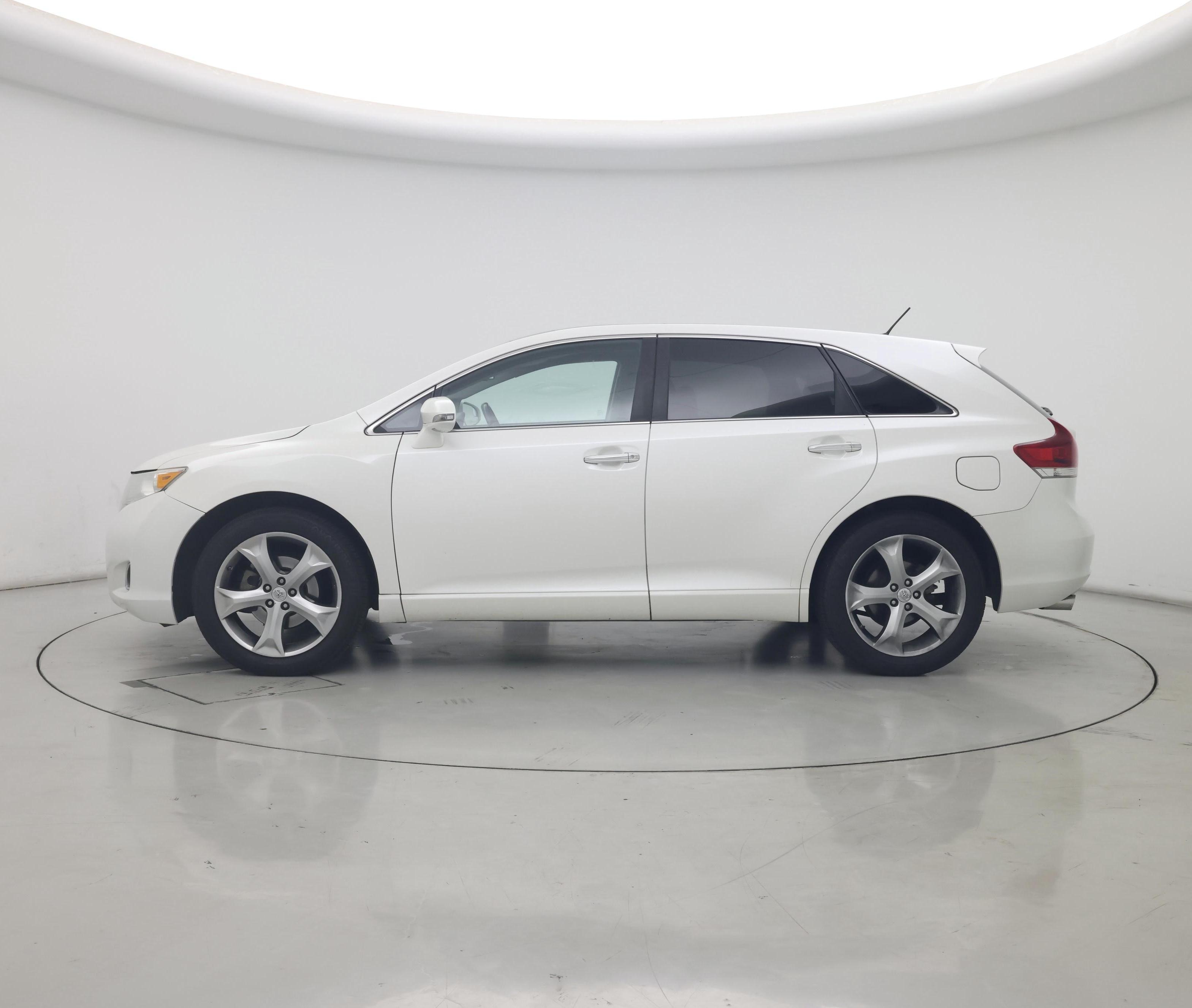 Thumbnail: 2014 Toyota Venza - 3