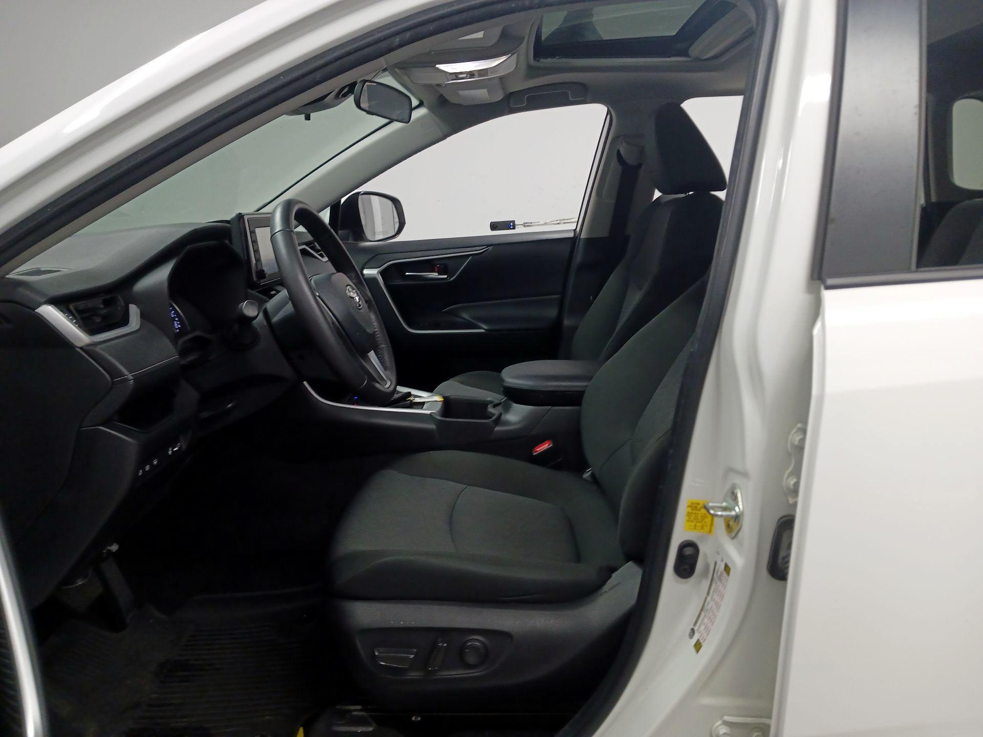 Thumbnail: 2022 Toyota RAV4 - 9