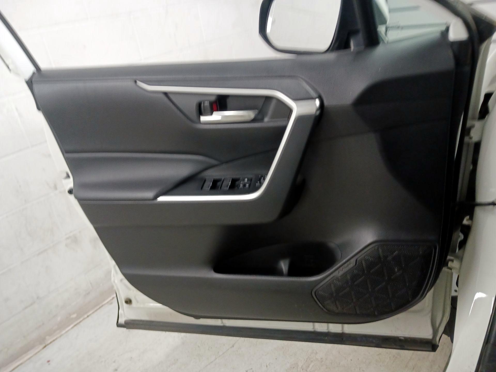 Thumbnail: 2022 Toyota RAV4 - 10