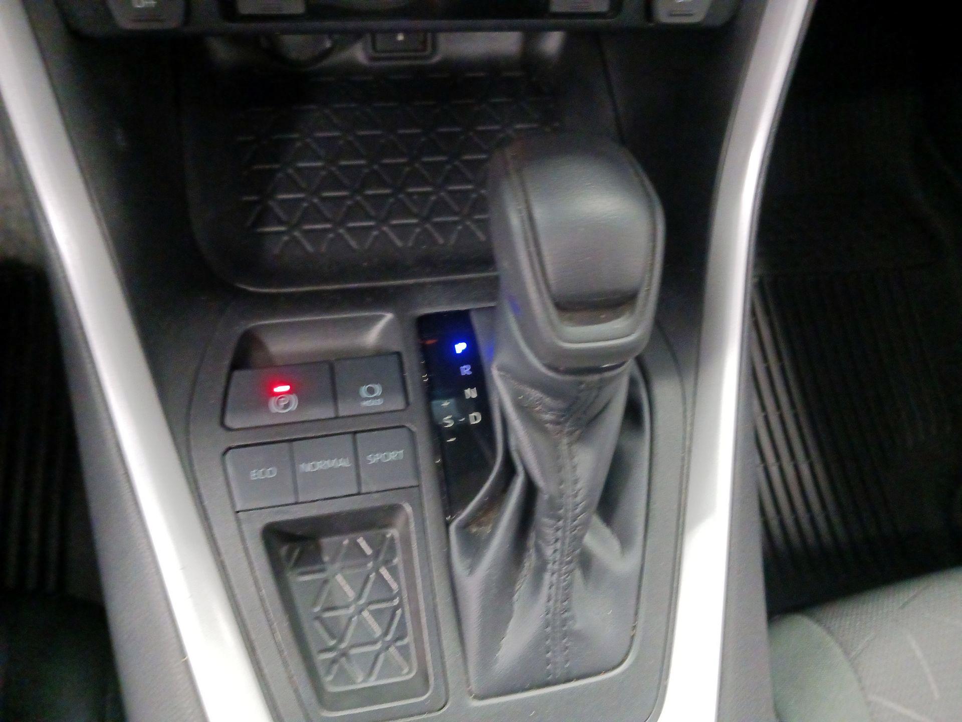 Thumbnail: 2022 Toyota RAV4 - 15