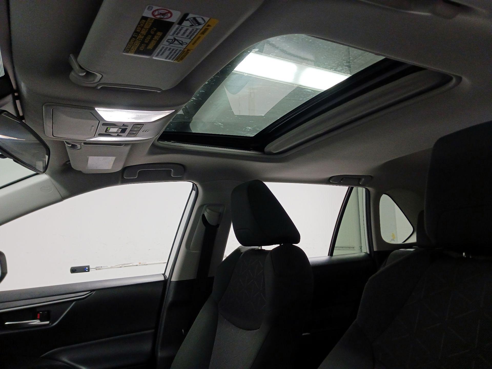 Thumbnail: 2022 Toyota RAV4 - 17