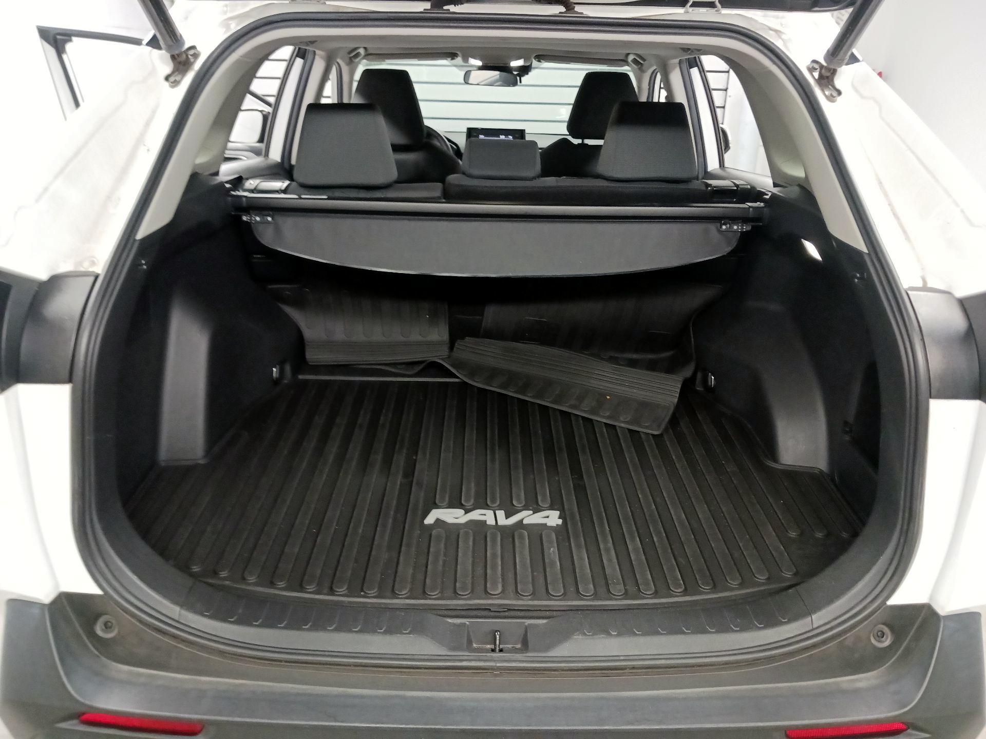 Thumbnail: 2022 Toyota RAV4 - 19