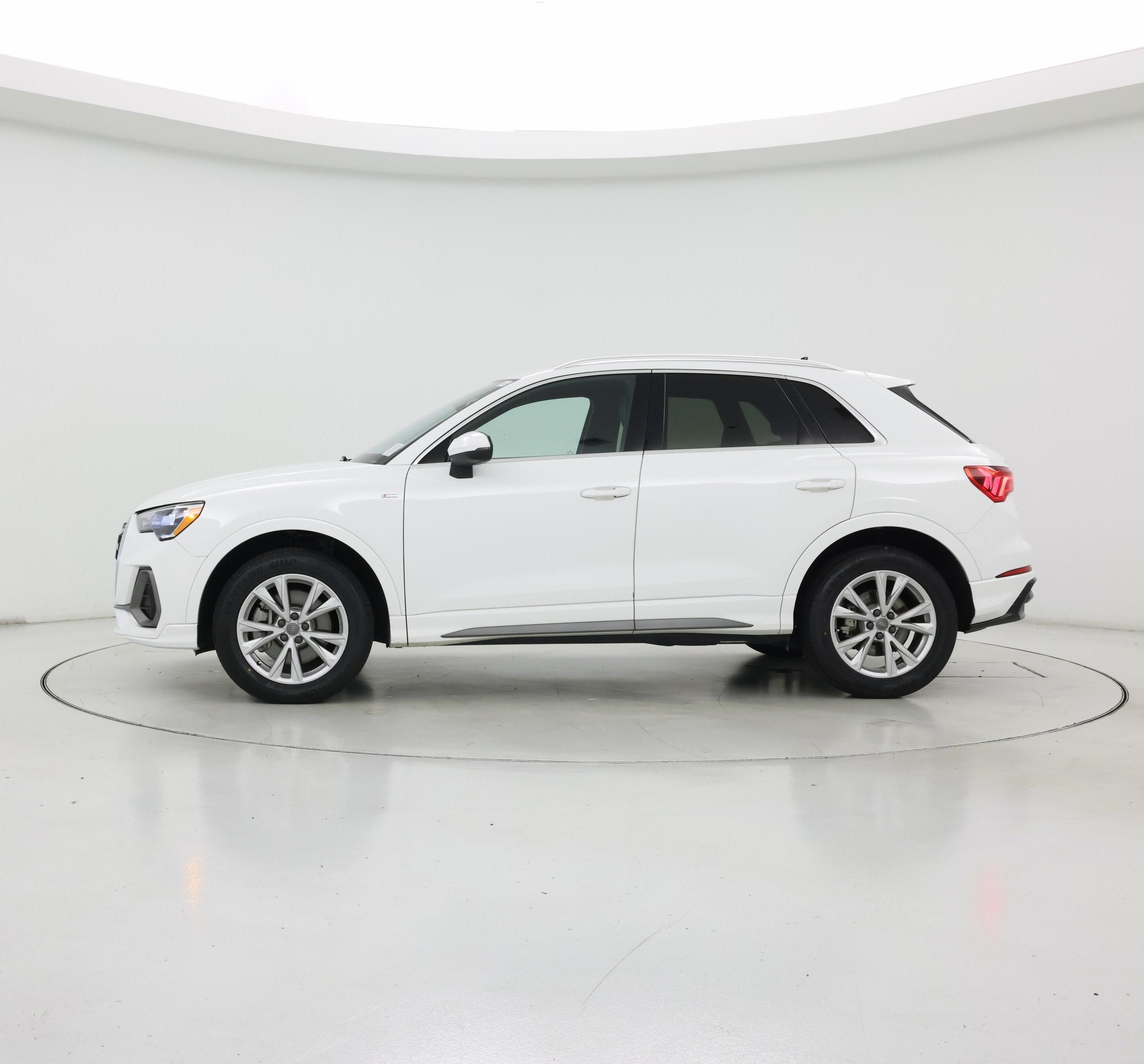 Thumbnail: 2021 Audi Q3 - 3