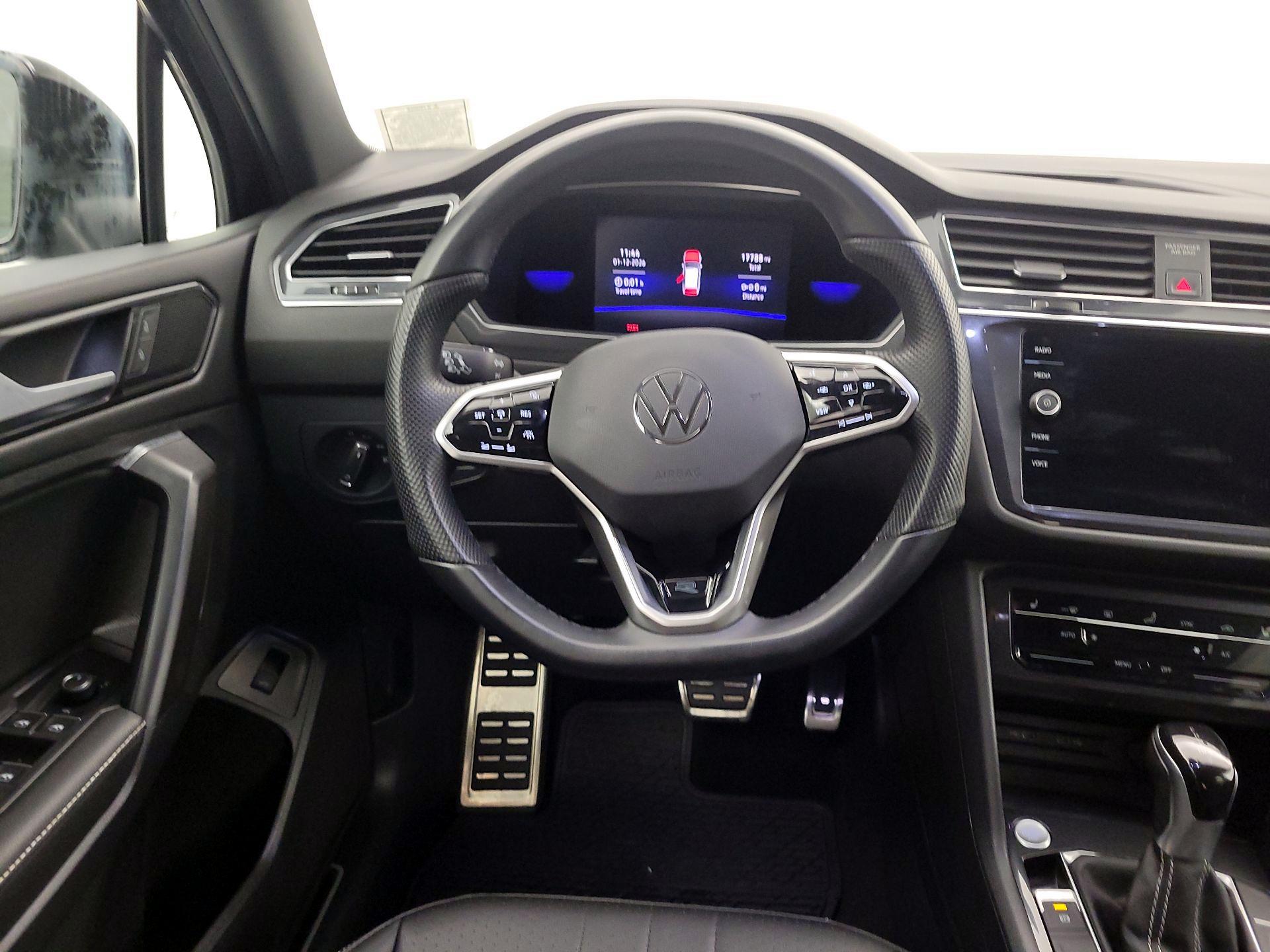 Thumbnail: 2022 Volkswagen Tiguan - 10