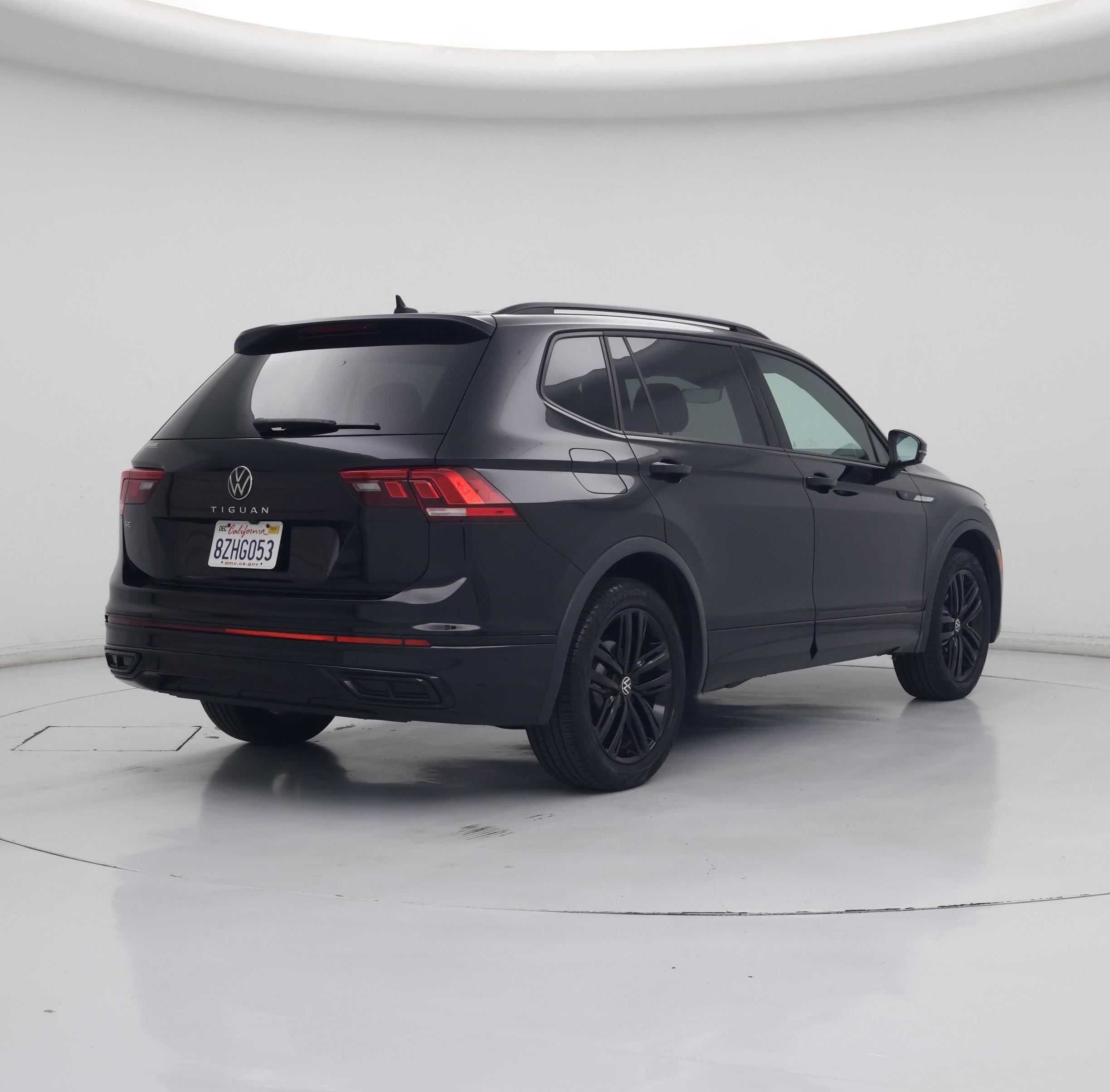 Thumbnail: 2022 Volkswagen Tiguan - 8
