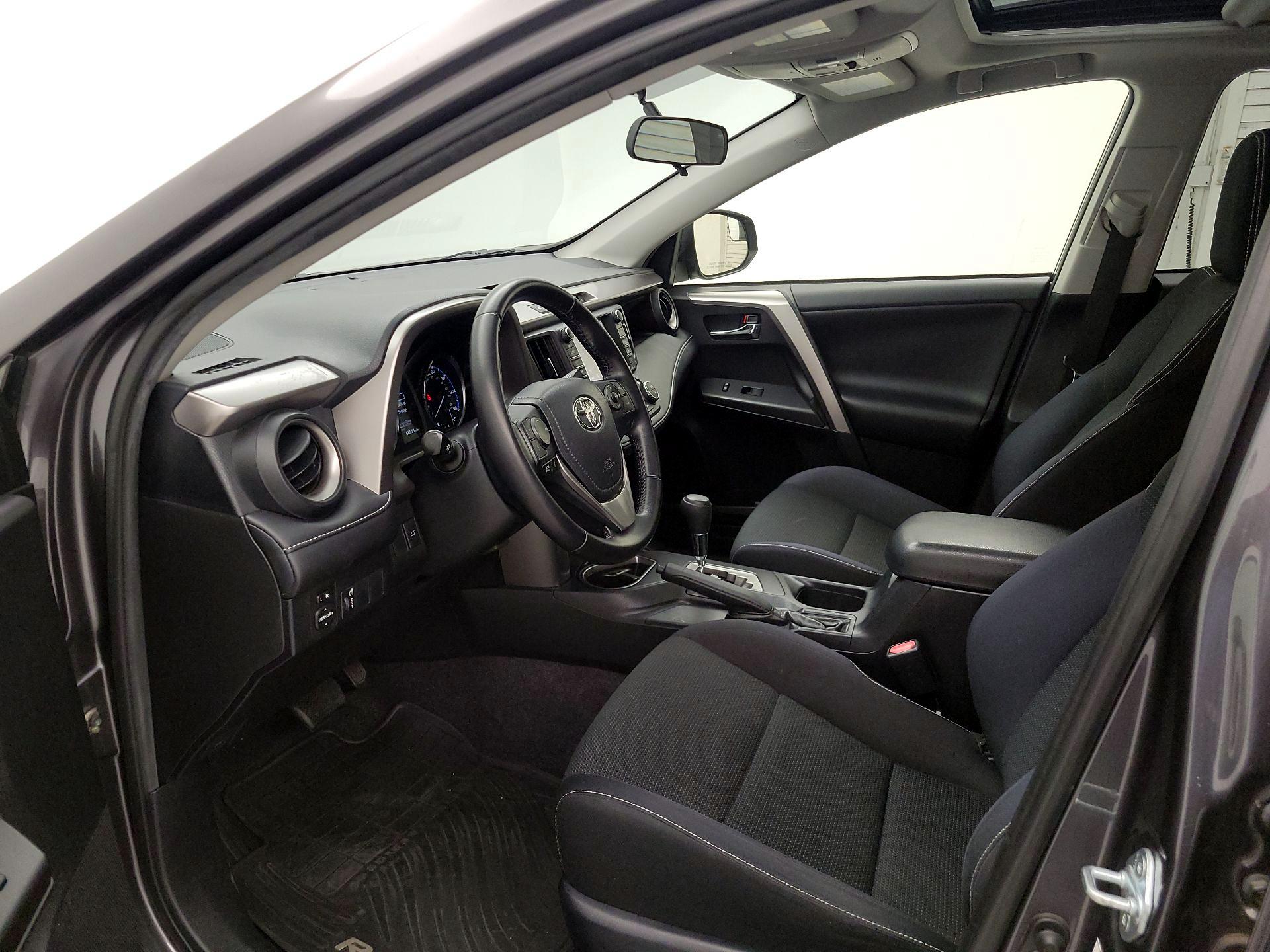 Thumbnail: 2016 Toyota RAV4 - 11