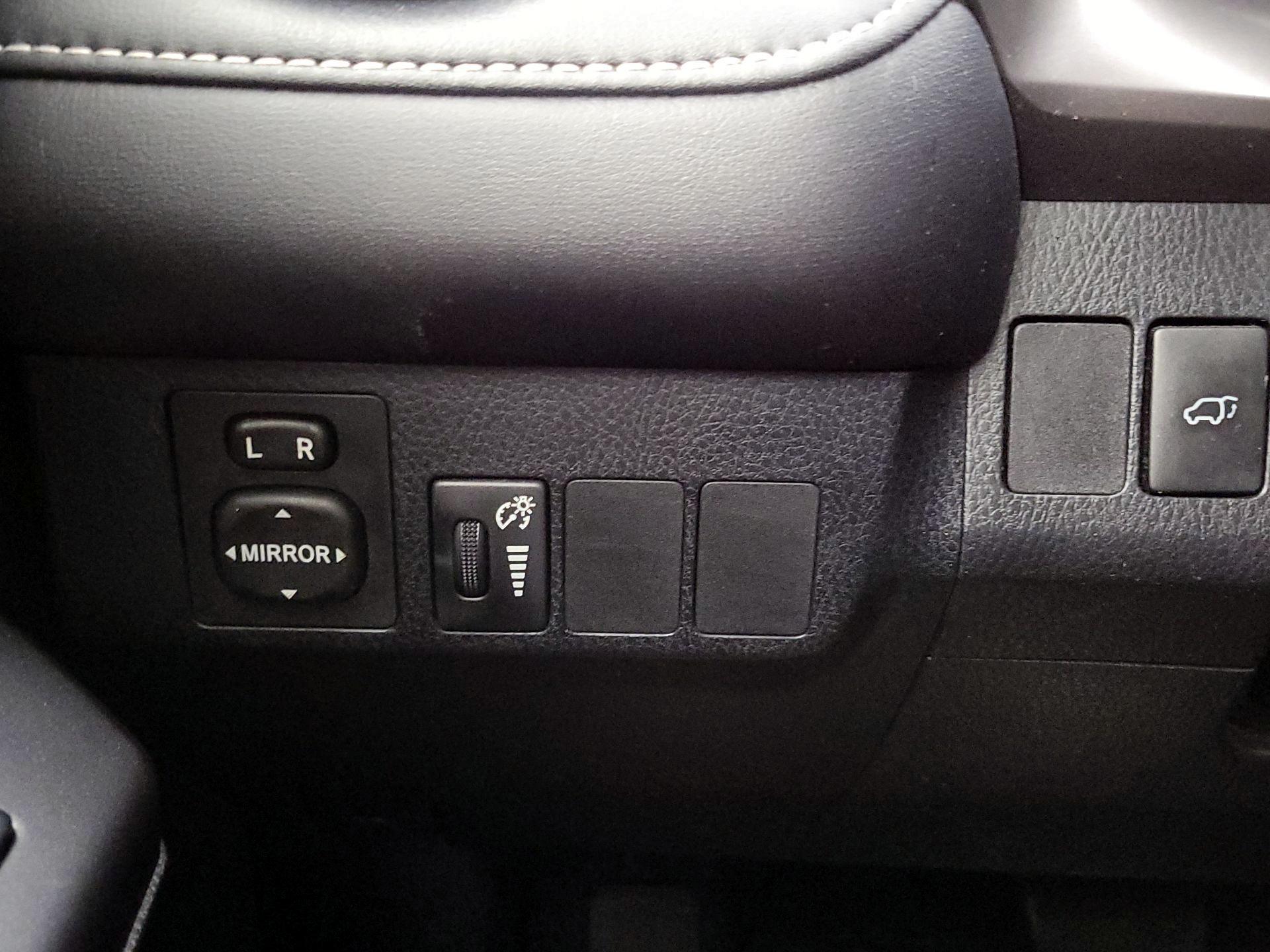 Thumbnail: 2016 Toyota RAV4 - 13