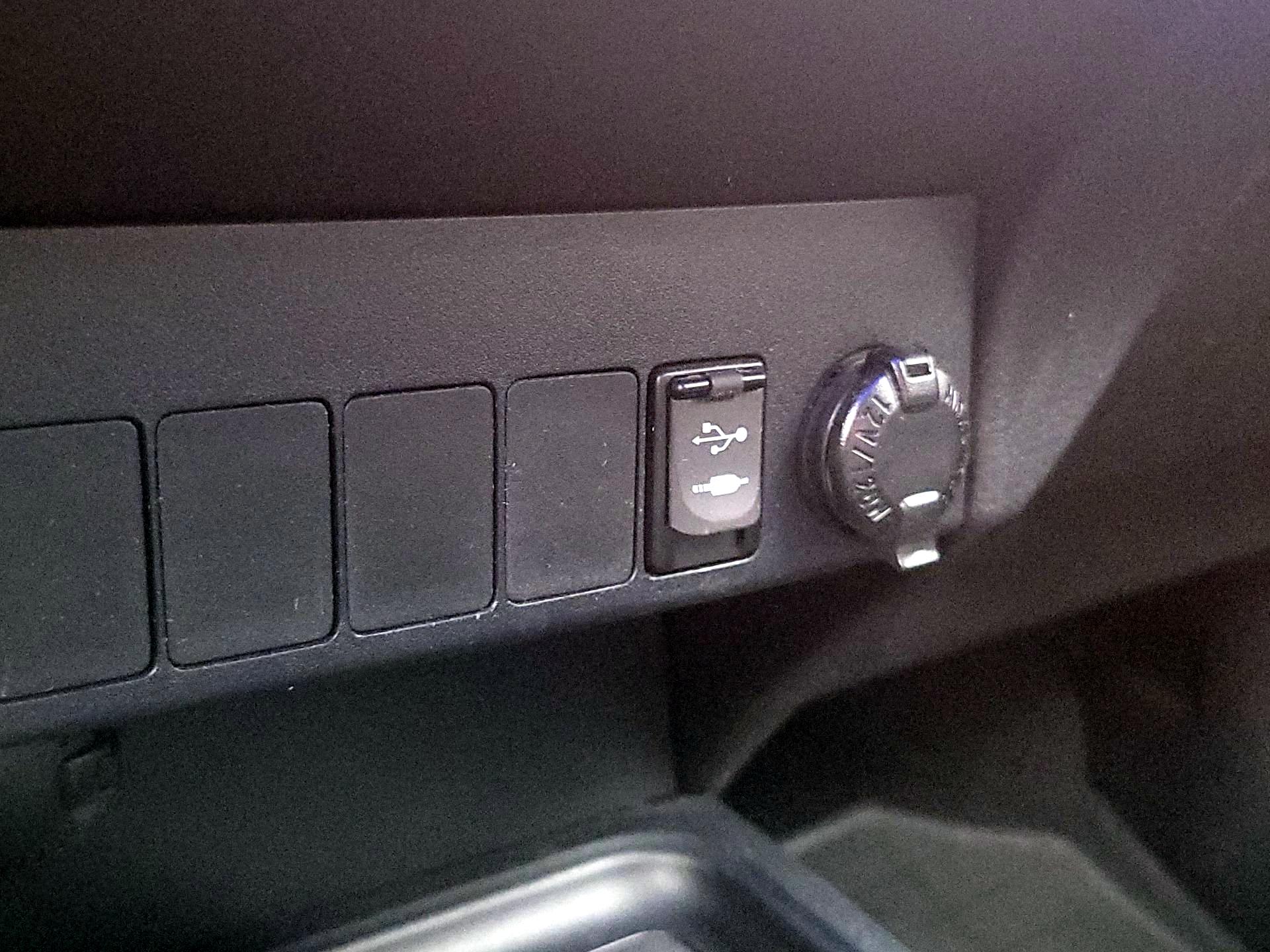 Thumbnail: 2016 Toyota RAV4 - 18