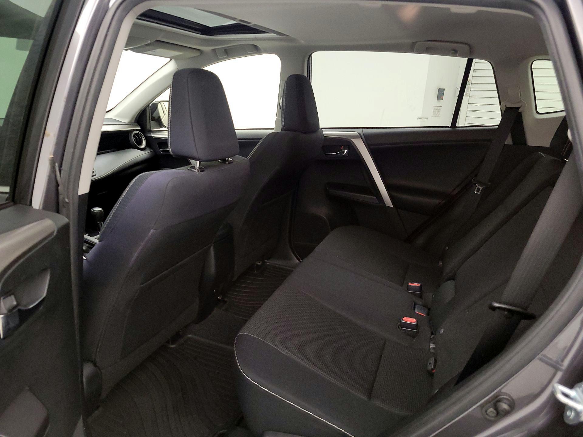 Thumbnail: 2016 Toyota RAV4 - 20