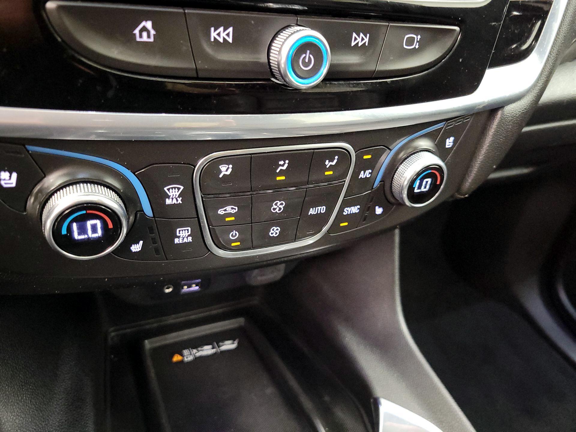 Thumbnail: 2023 Chevrolet Traverse - 16