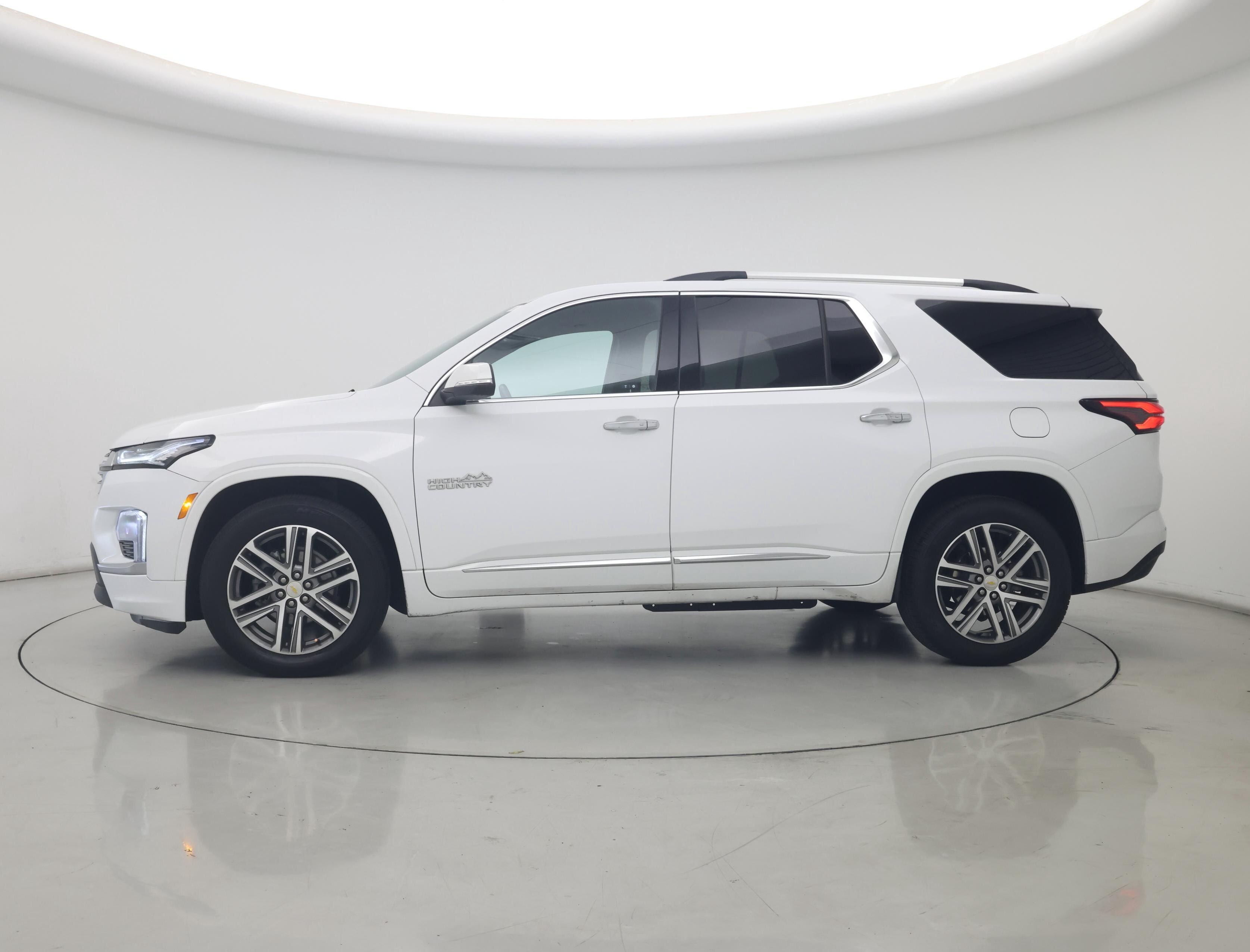 Thumbnail: 2023 Chevrolet Traverse - 3