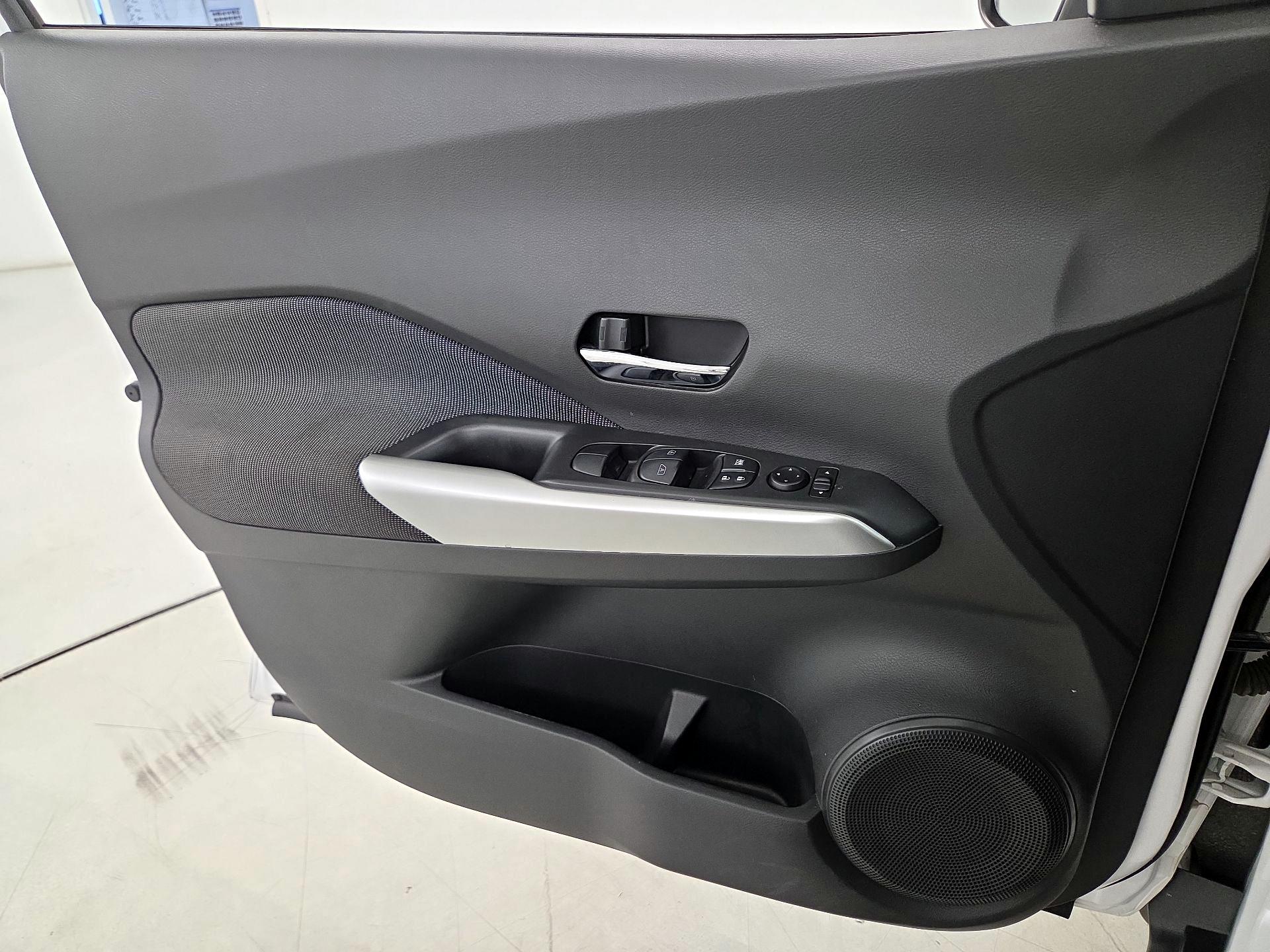 Thumbnail: 2020 Nissan Kicks - 12