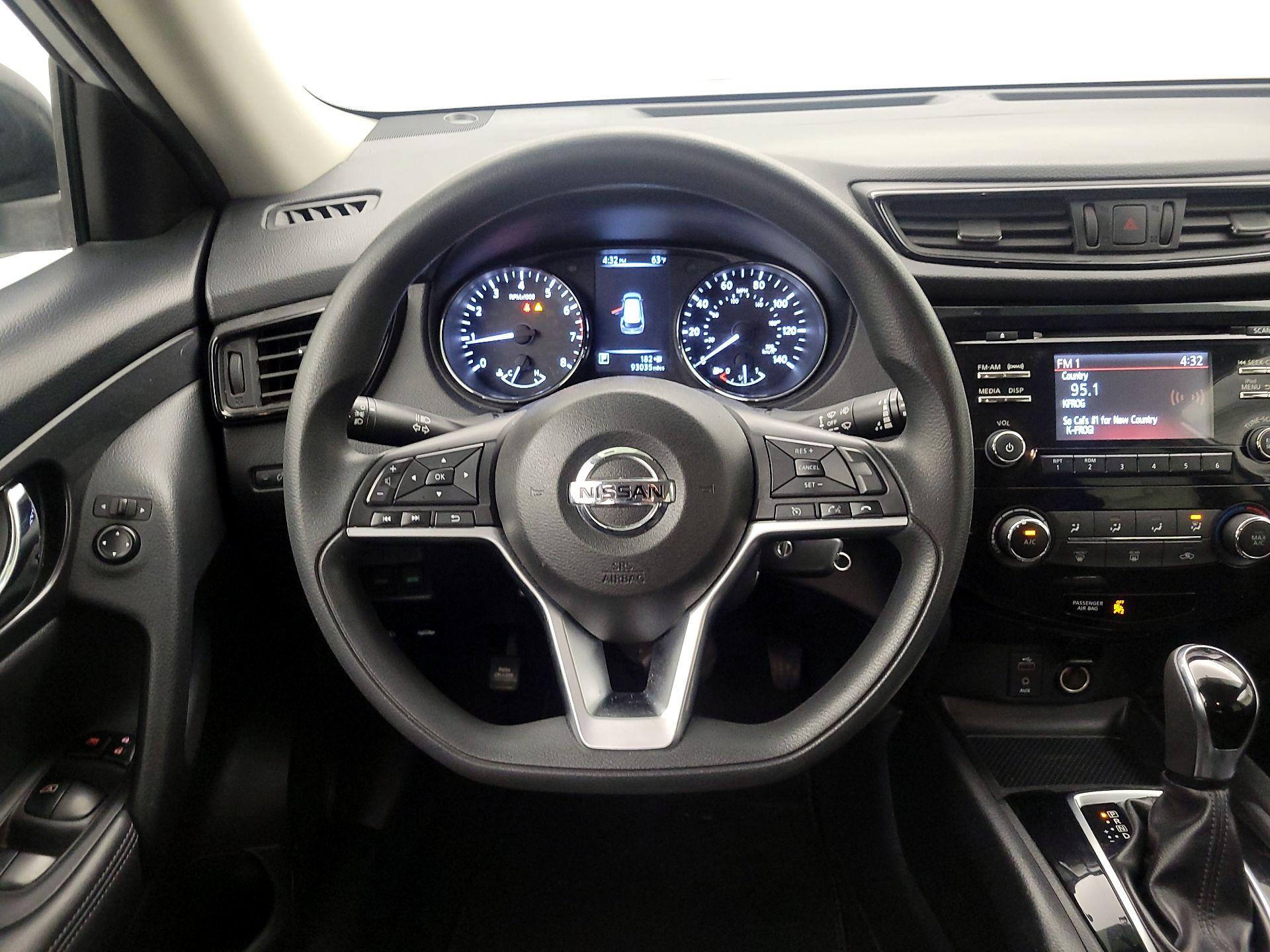 Thumbnail: 2017 Nissan Rogue - 10