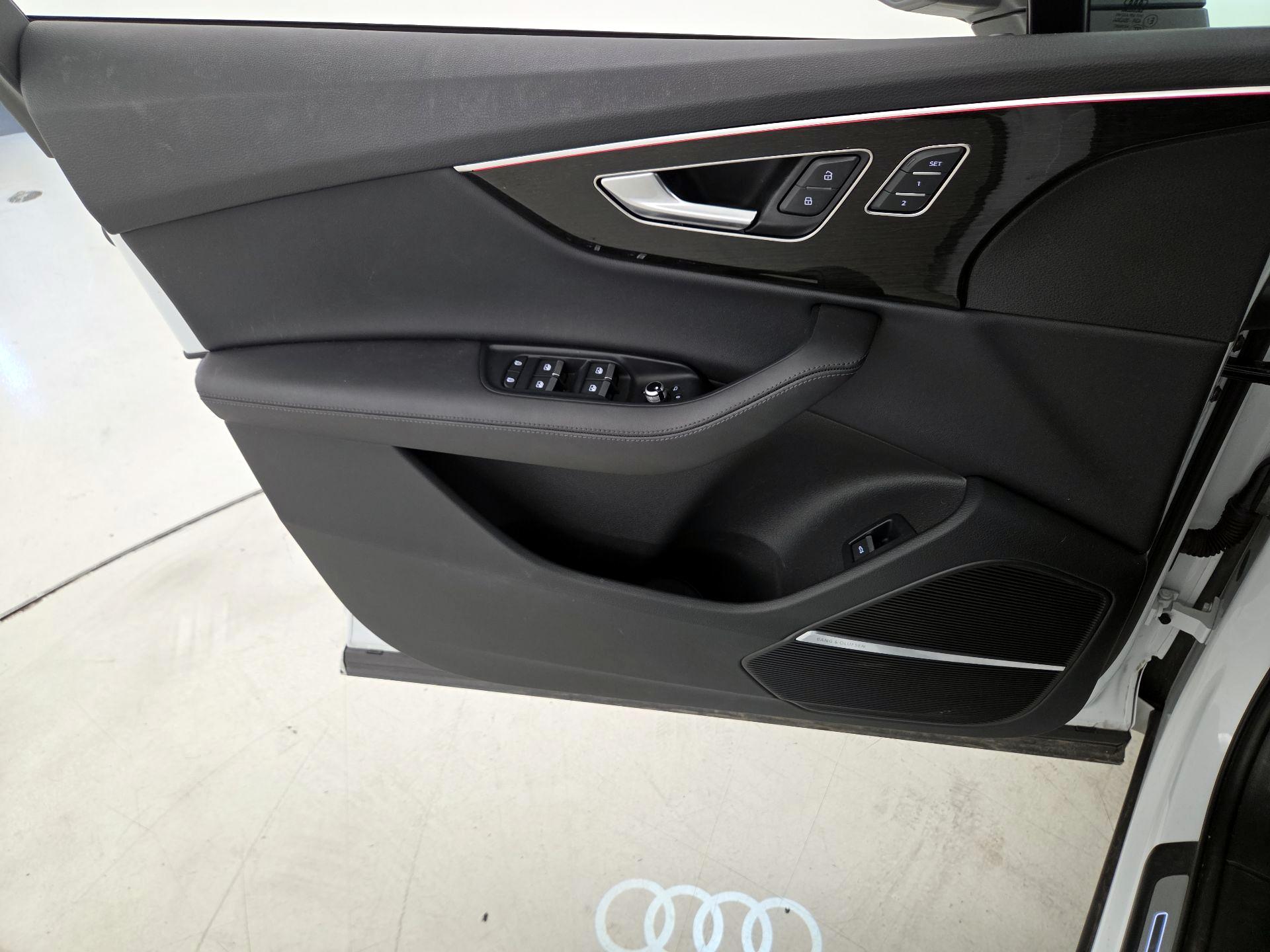 Thumbnail: 2023 Audi Q7 - 12