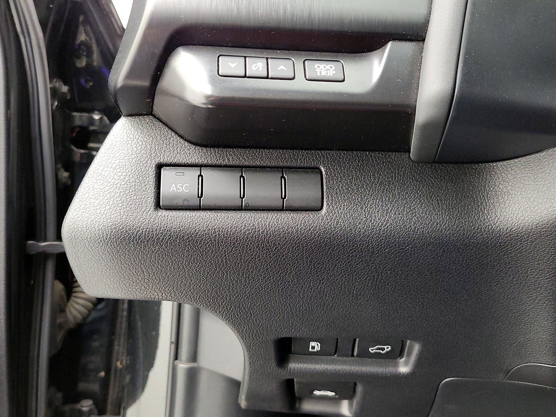 Thumbnail: 2019 Lexus UX - 13