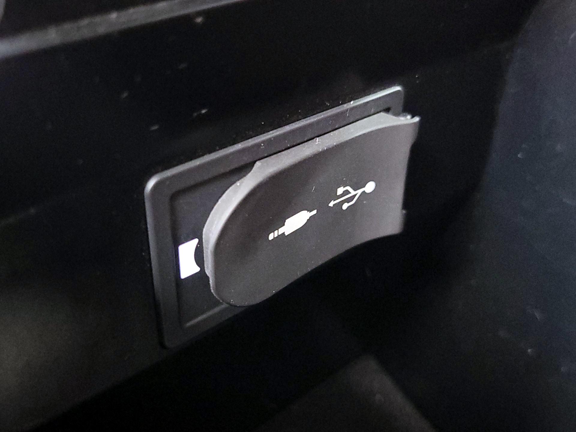 Thumbnail: 2019 Lexus UX - 18