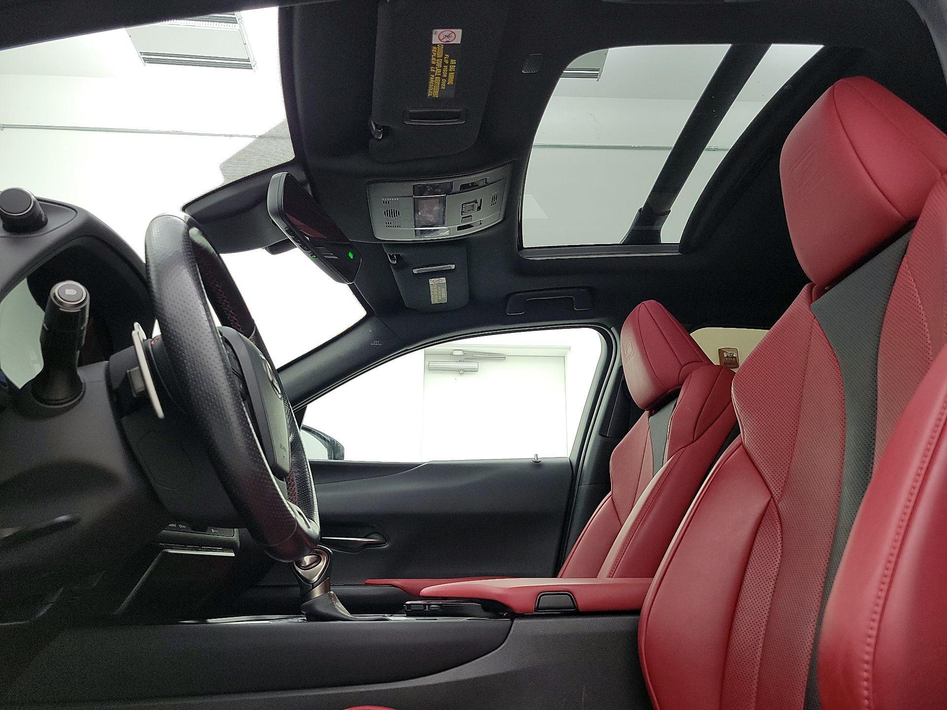 Thumbnail: 2019 Lexus UX - 19