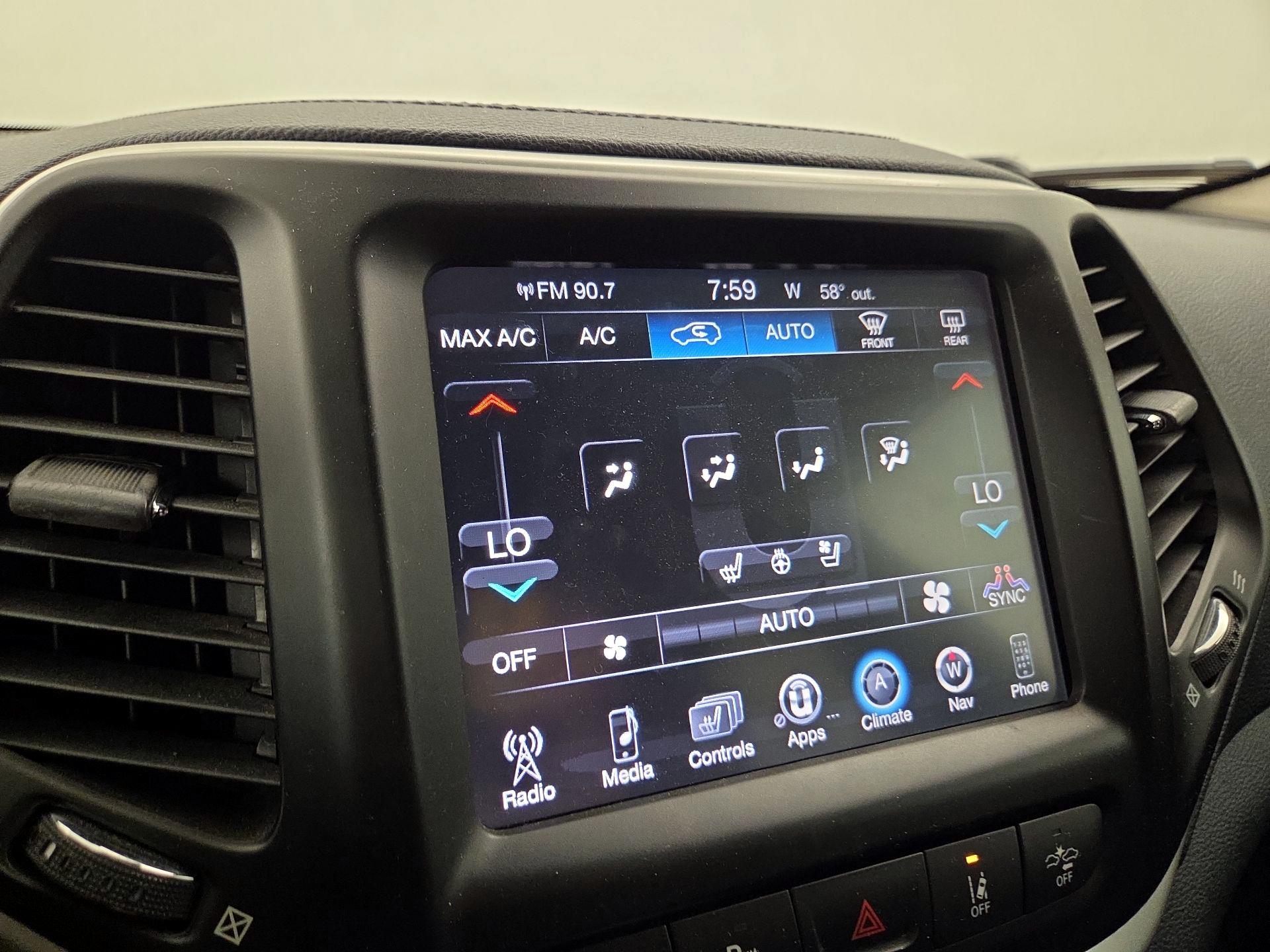 Thumbnail: 2014 Jeep Cherokee - 17