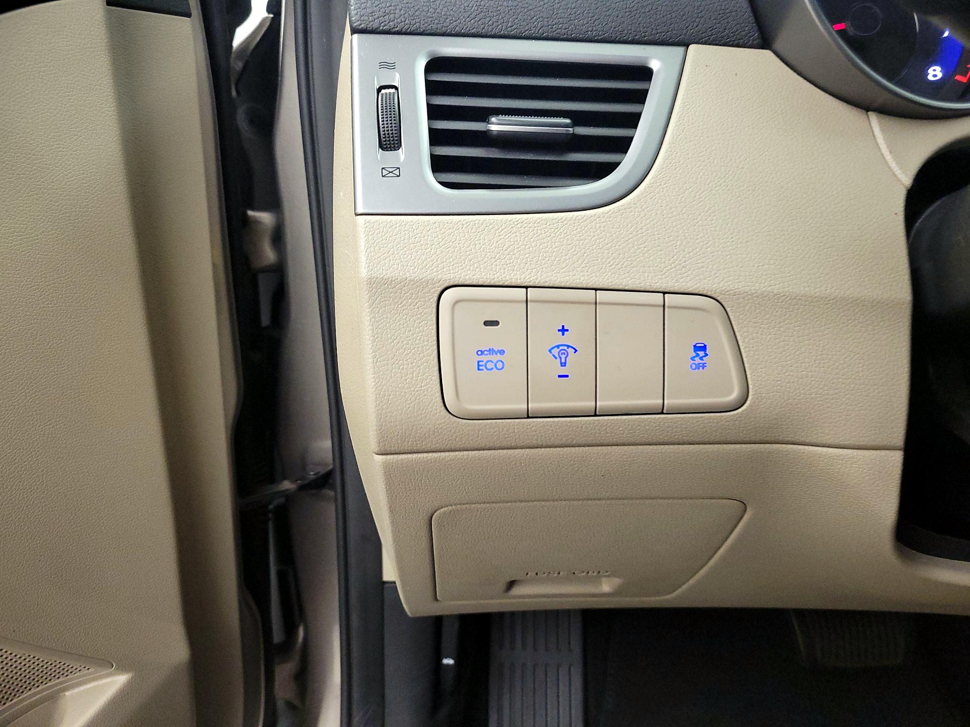 Thumbnail: 2016 Hyundai Elantra - 13