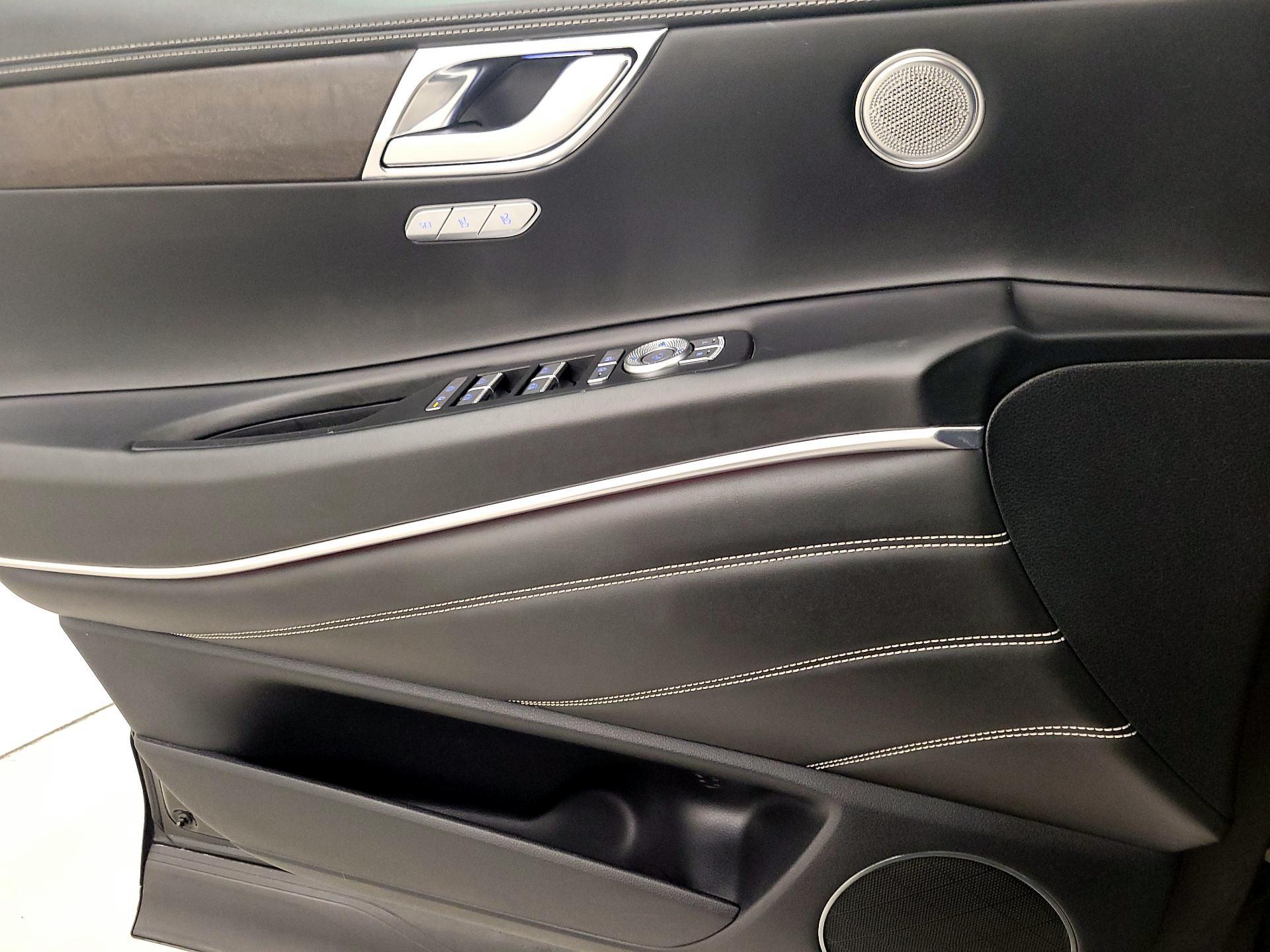 Thumbnail: 2023 Genesis GV80 - 12